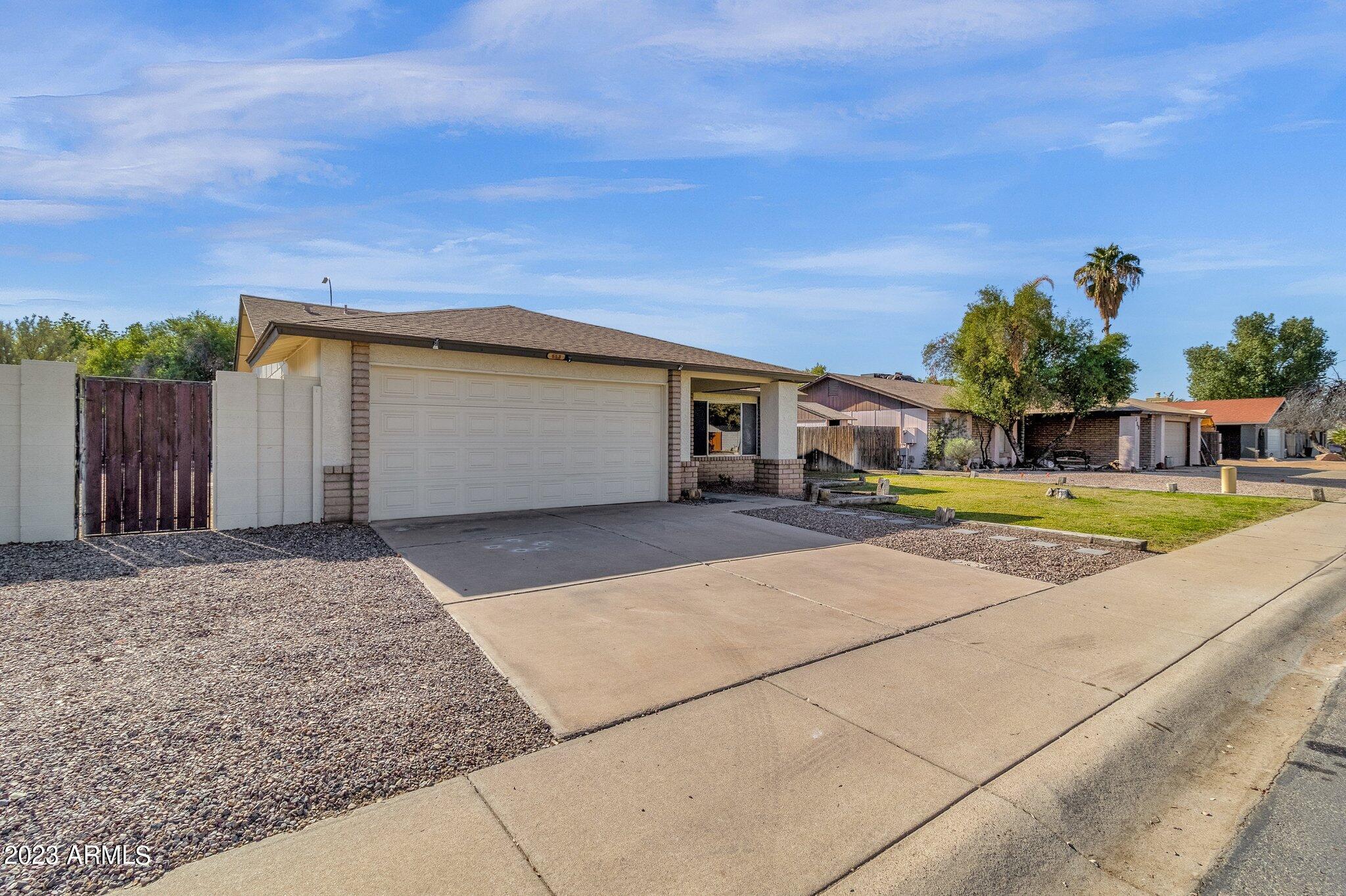 553 W MYRNA Lane