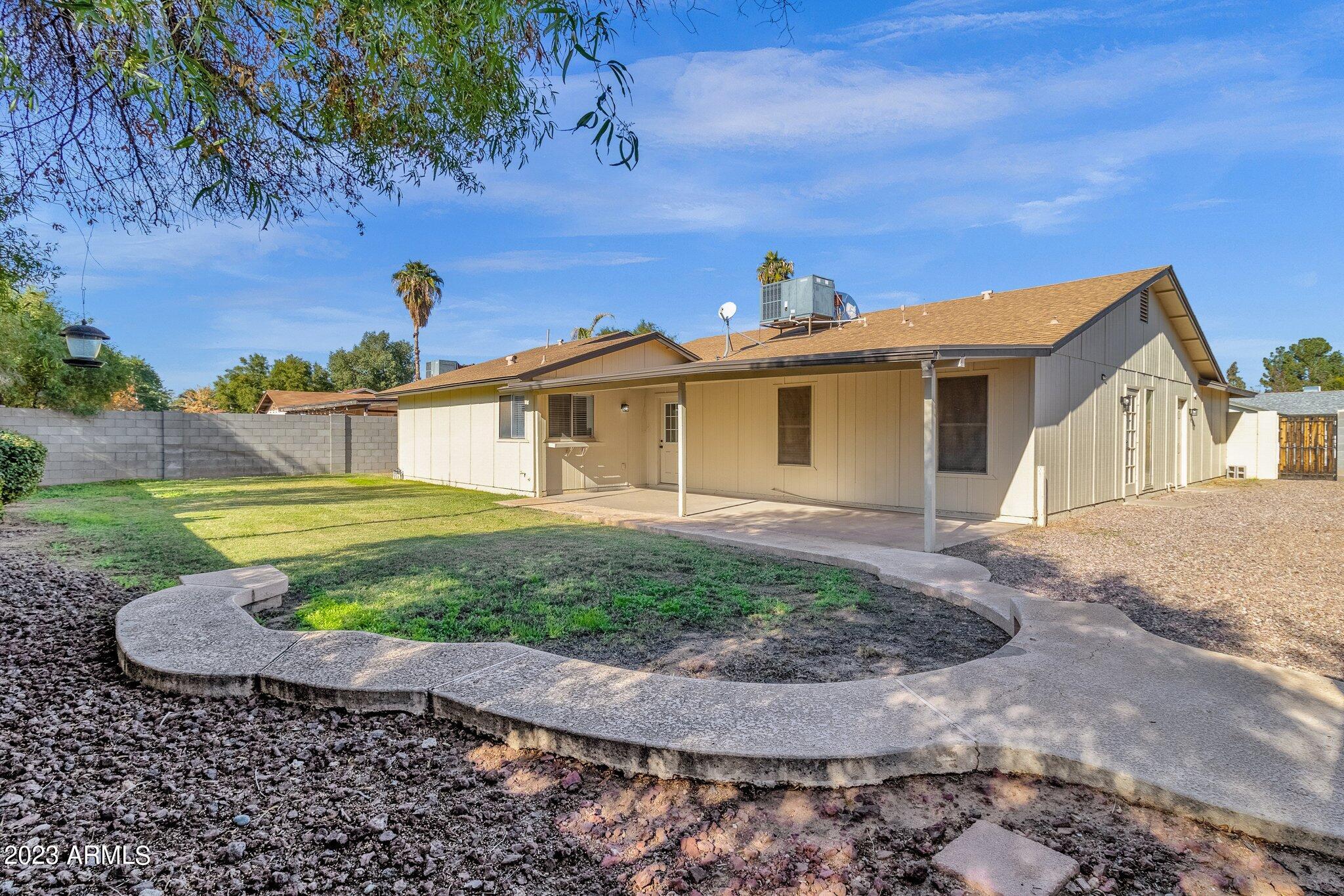 553 W MYRNA Lane