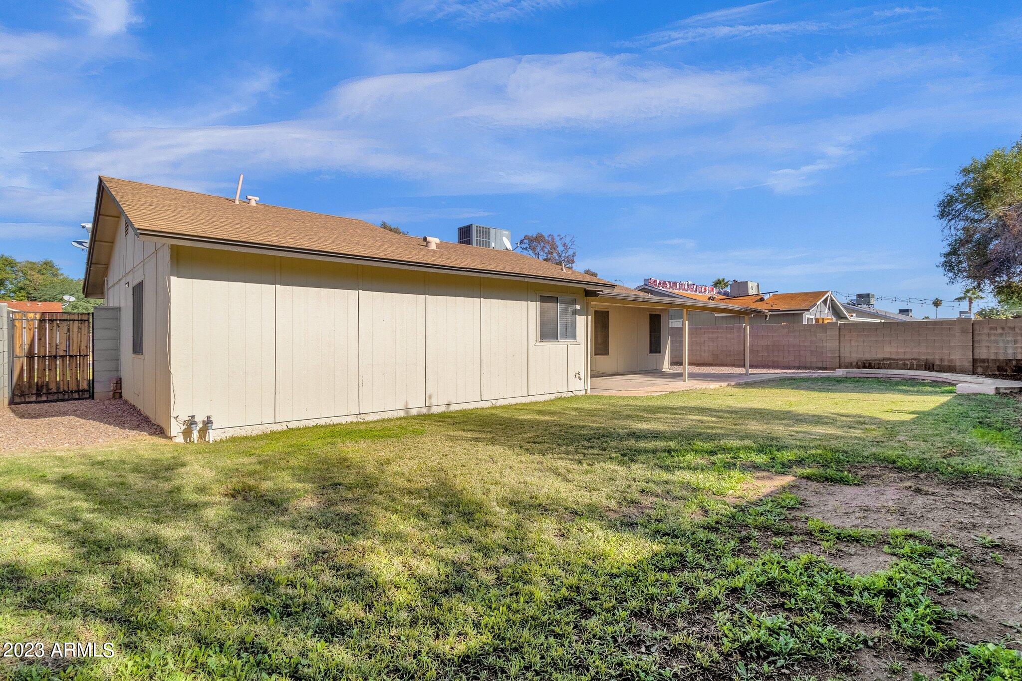 553 W MYRNA Lane