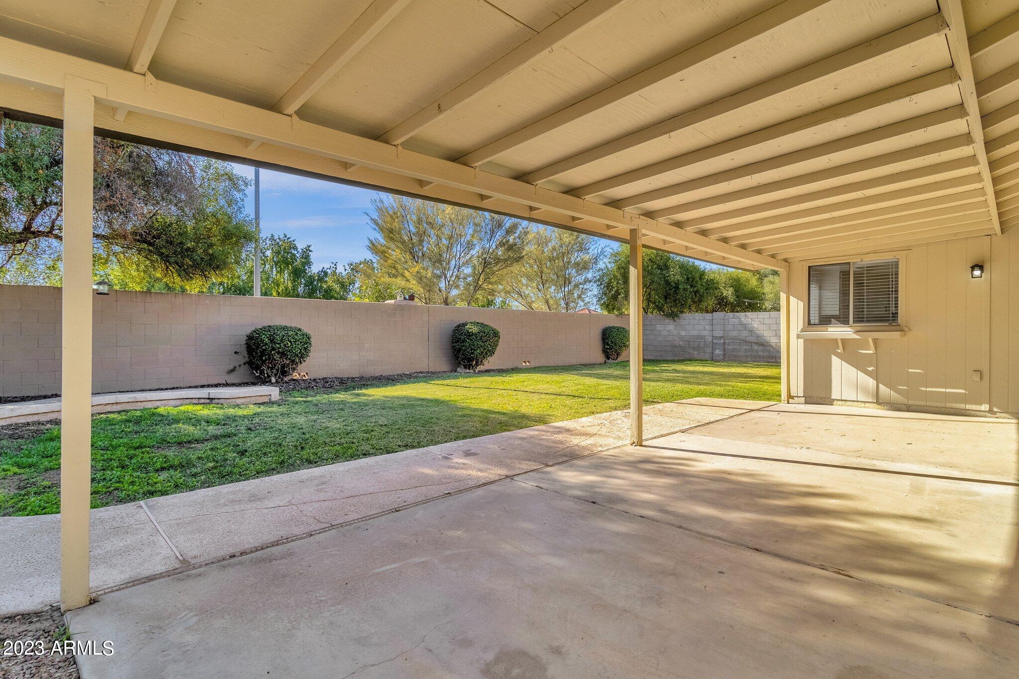 553 W MYRNA Lane