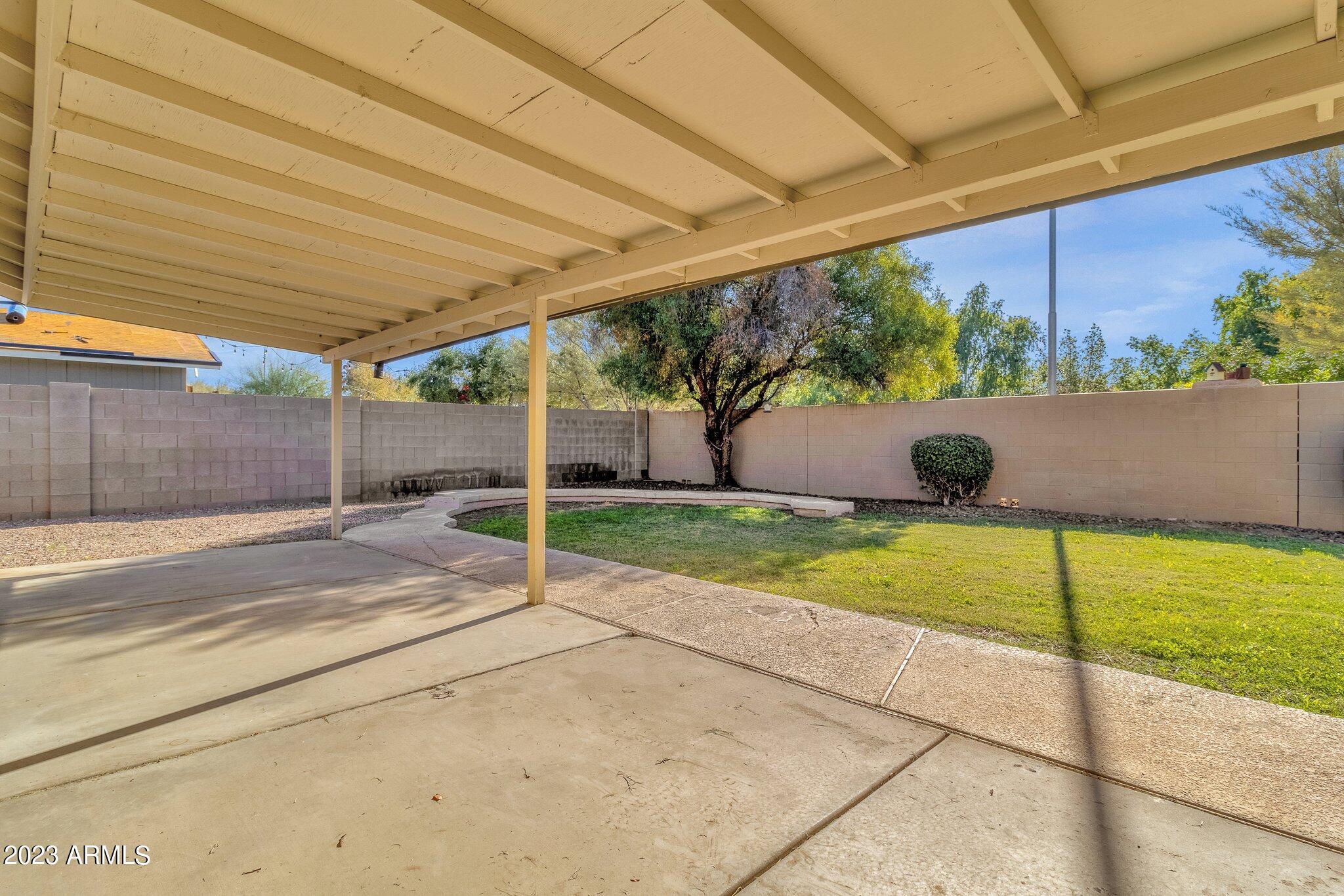 553 W MYRNA Lane