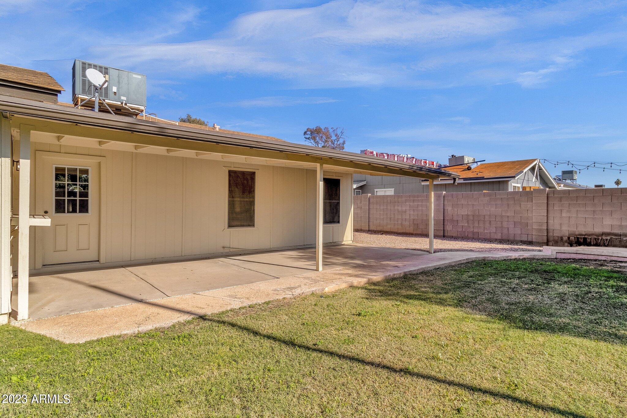 553 W MYRNA Lane