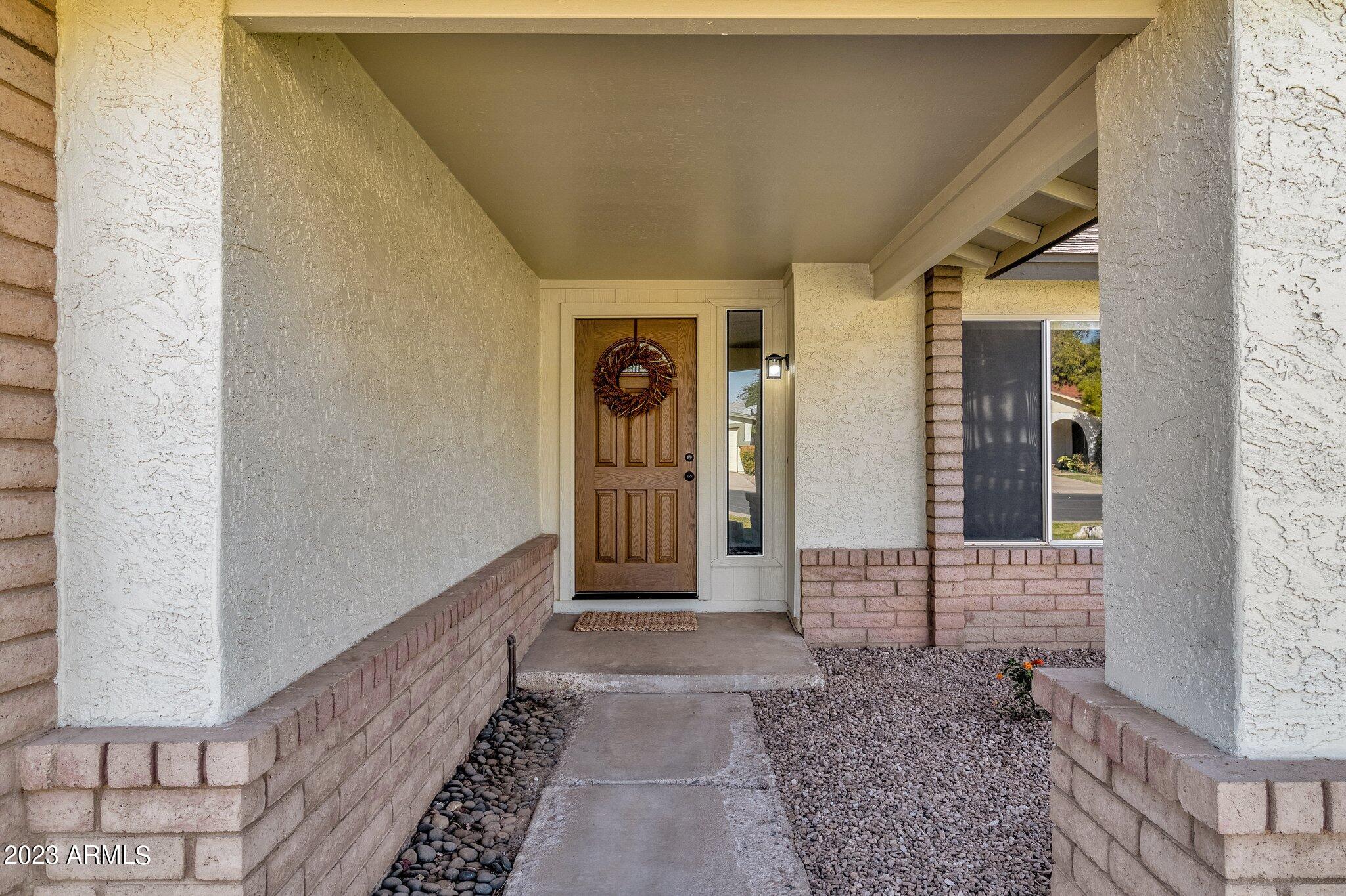 553 W MYRNA Lane