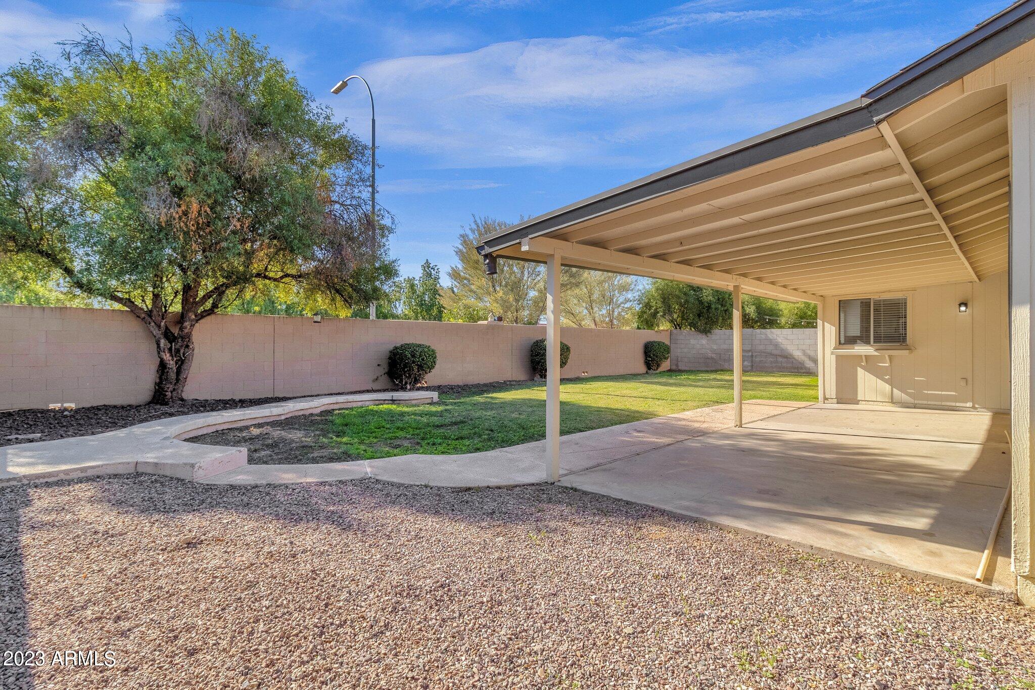 553 W MYRNA Lane