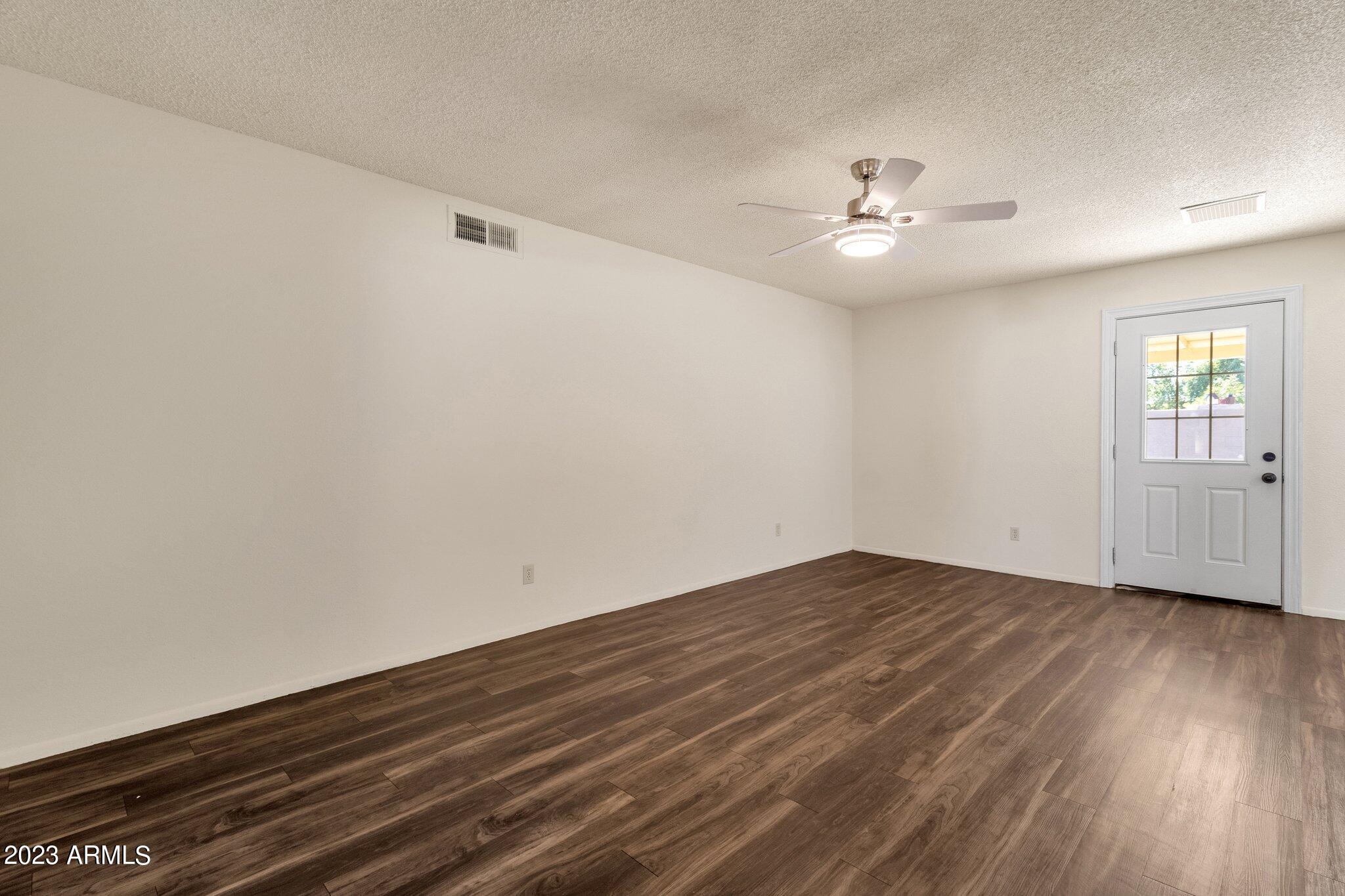553 W MYRNA Lane