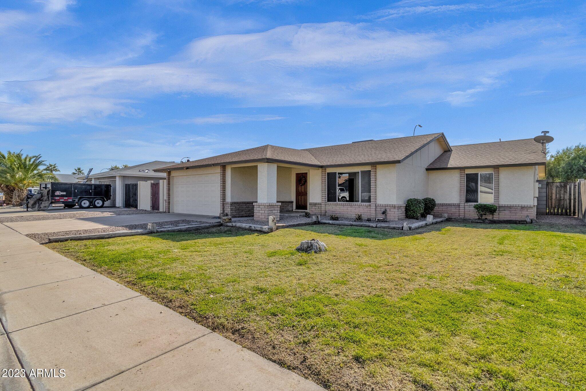 553 W MYRNA Lane