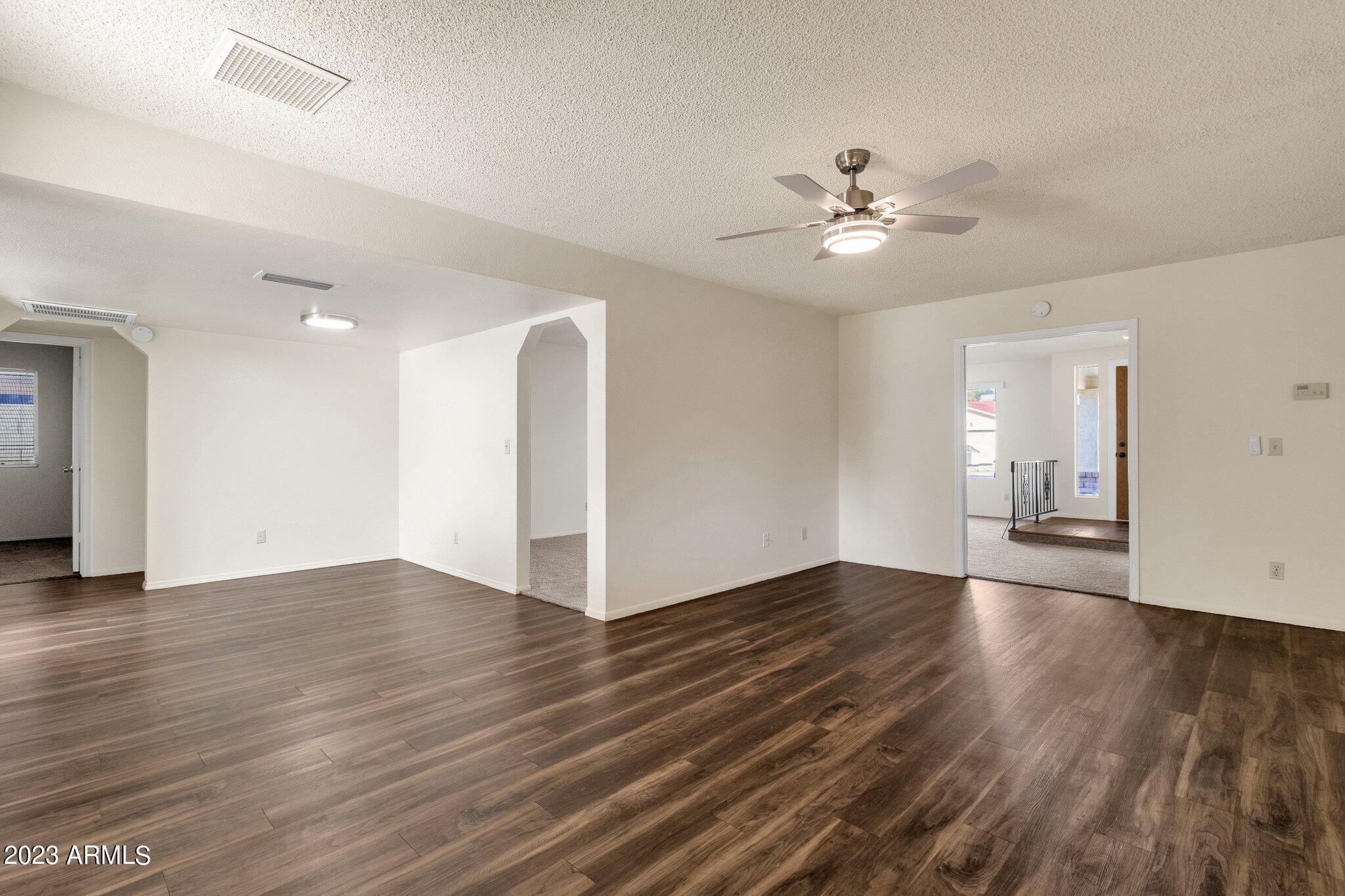 553 W MYRNA Lane