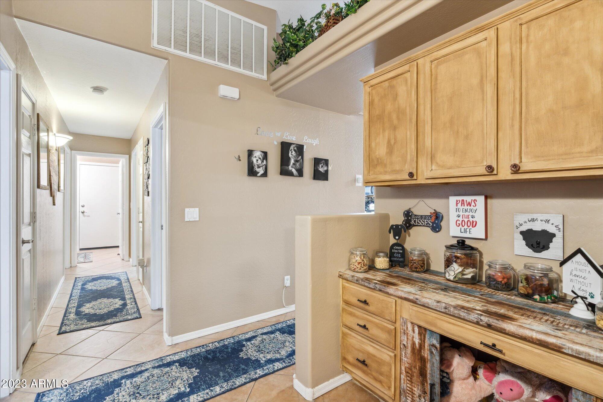 624 W RATTLESNAKE Place