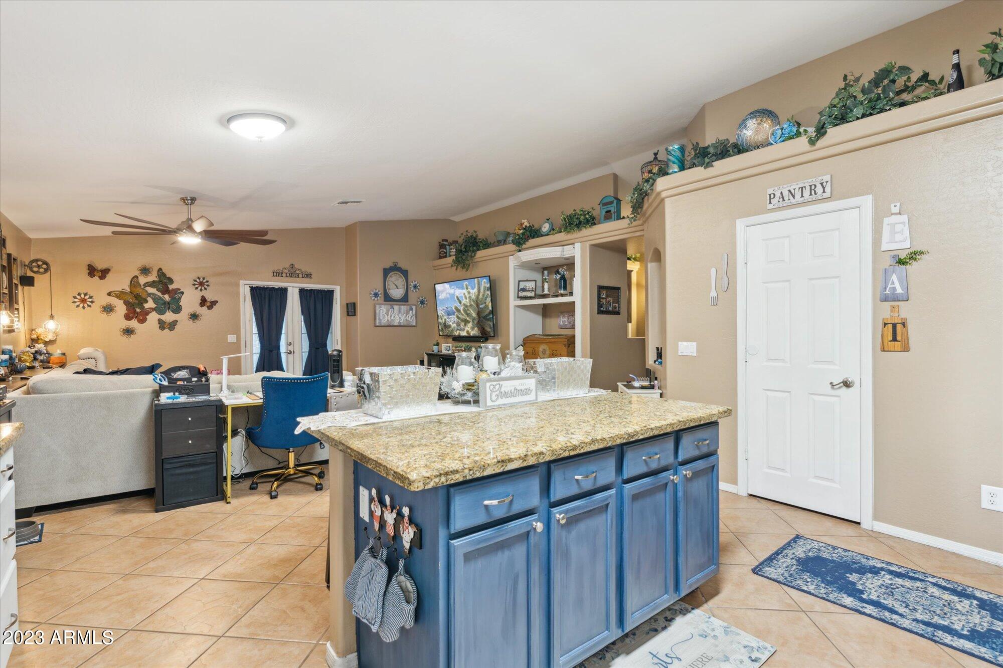 624 W RATTLESNAKE Place