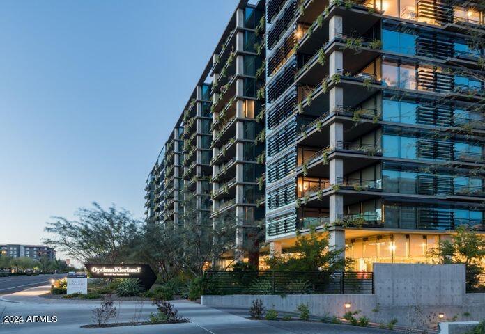 7120 E Kierland Boulevard, 1117