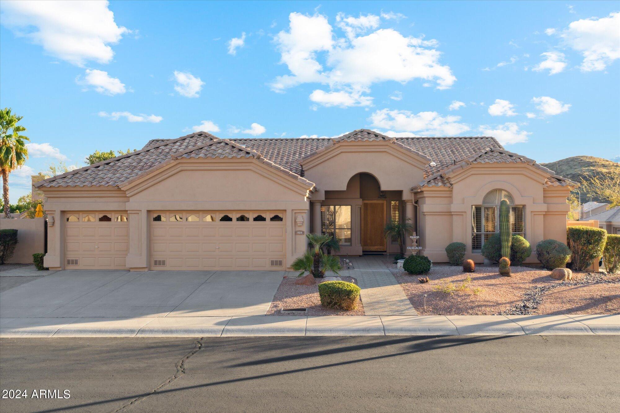 919 E DESERT FLOWER Lane