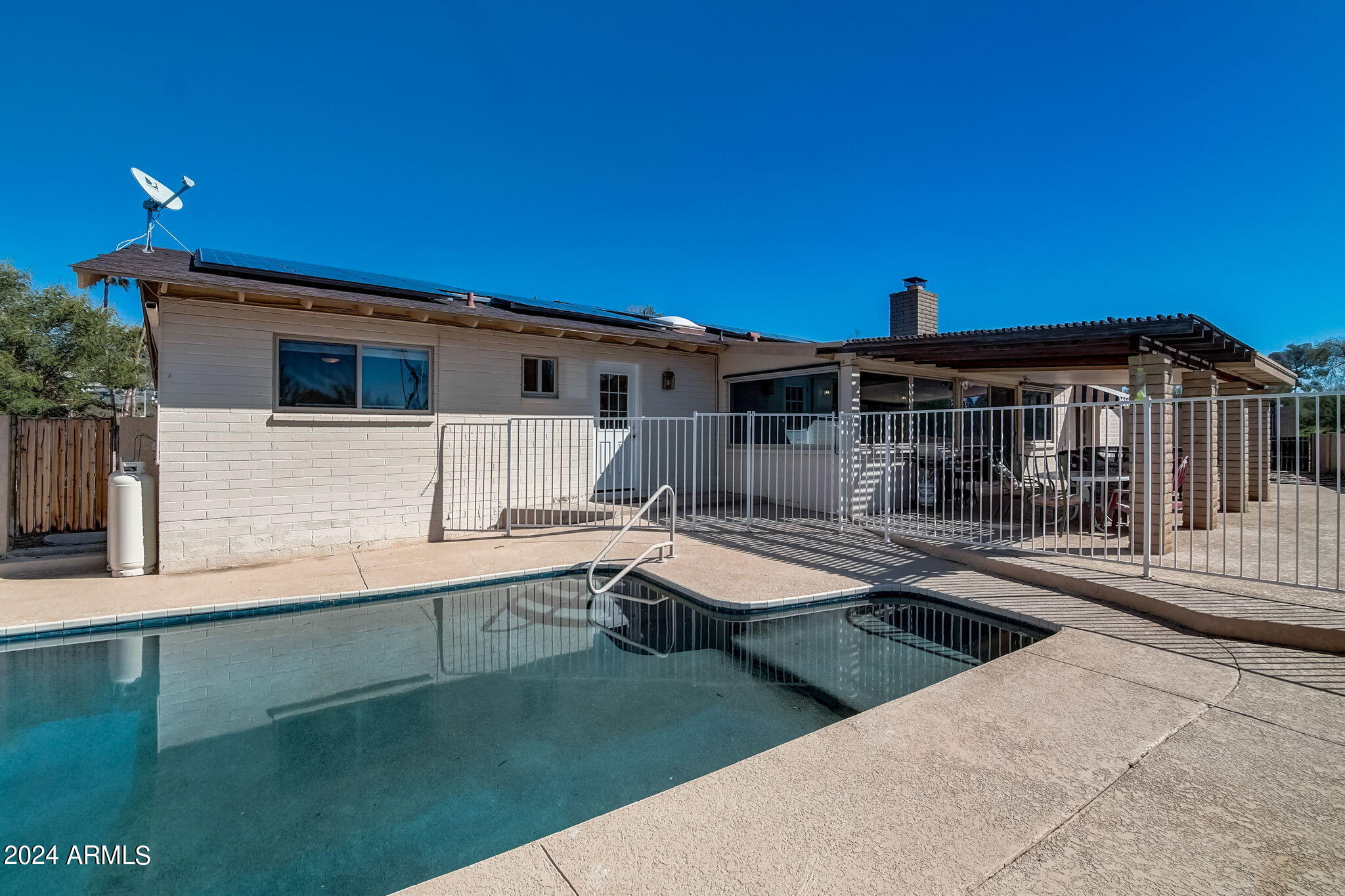 6802 N 22ND Place