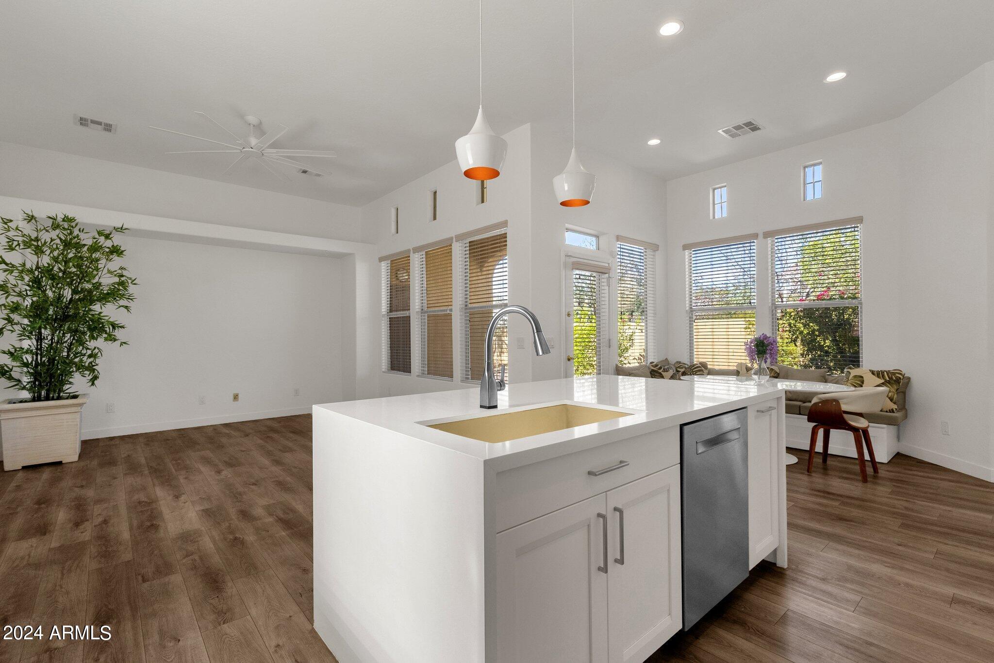 4078 N FOUNDER Circle