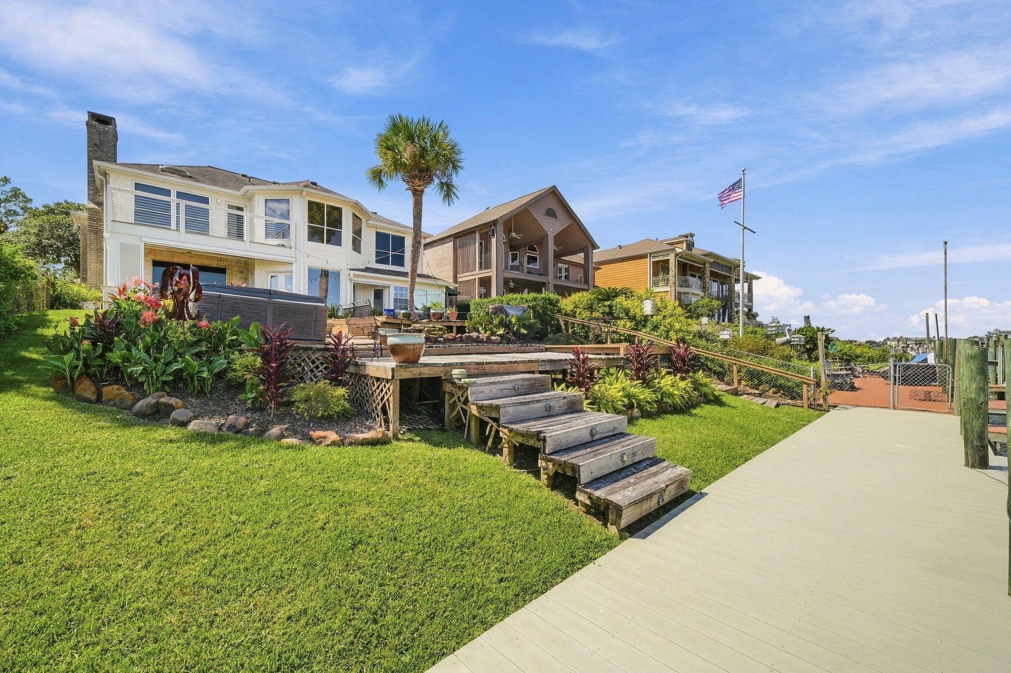 932 Plantation Street