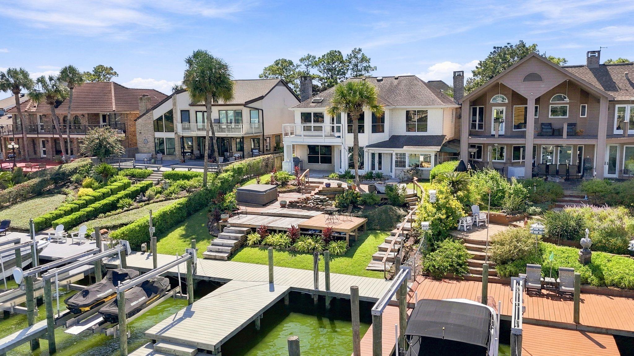 932 Plantation Street