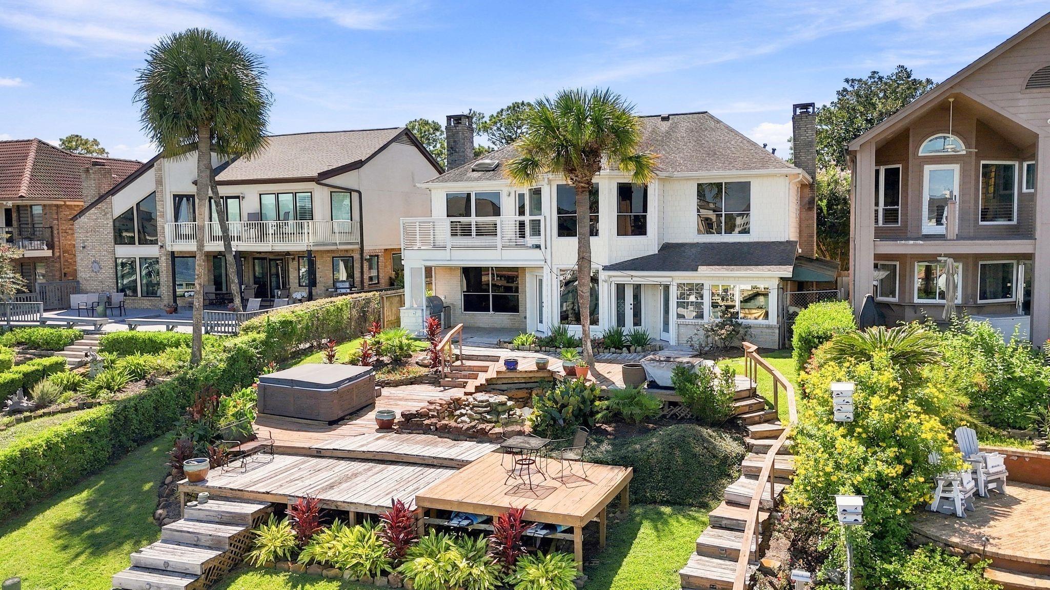 932 Plantation Street