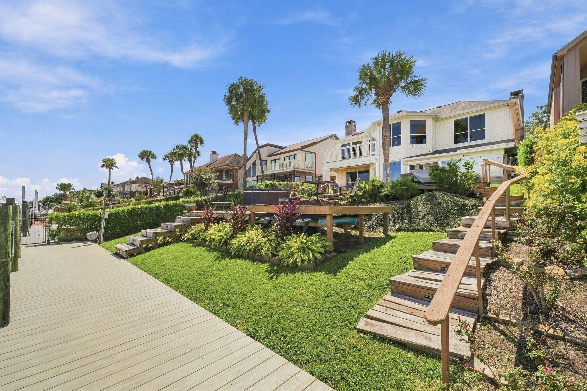 932 Plantation Street