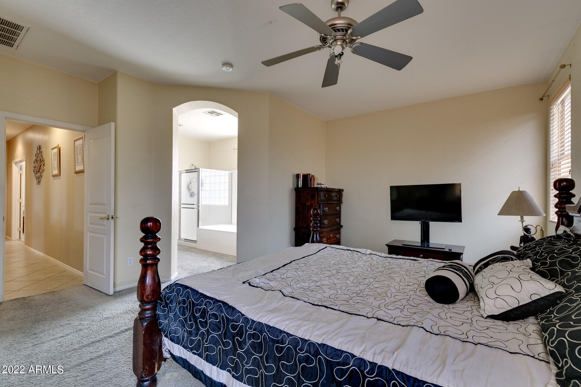 2403 N RAVEN Circle