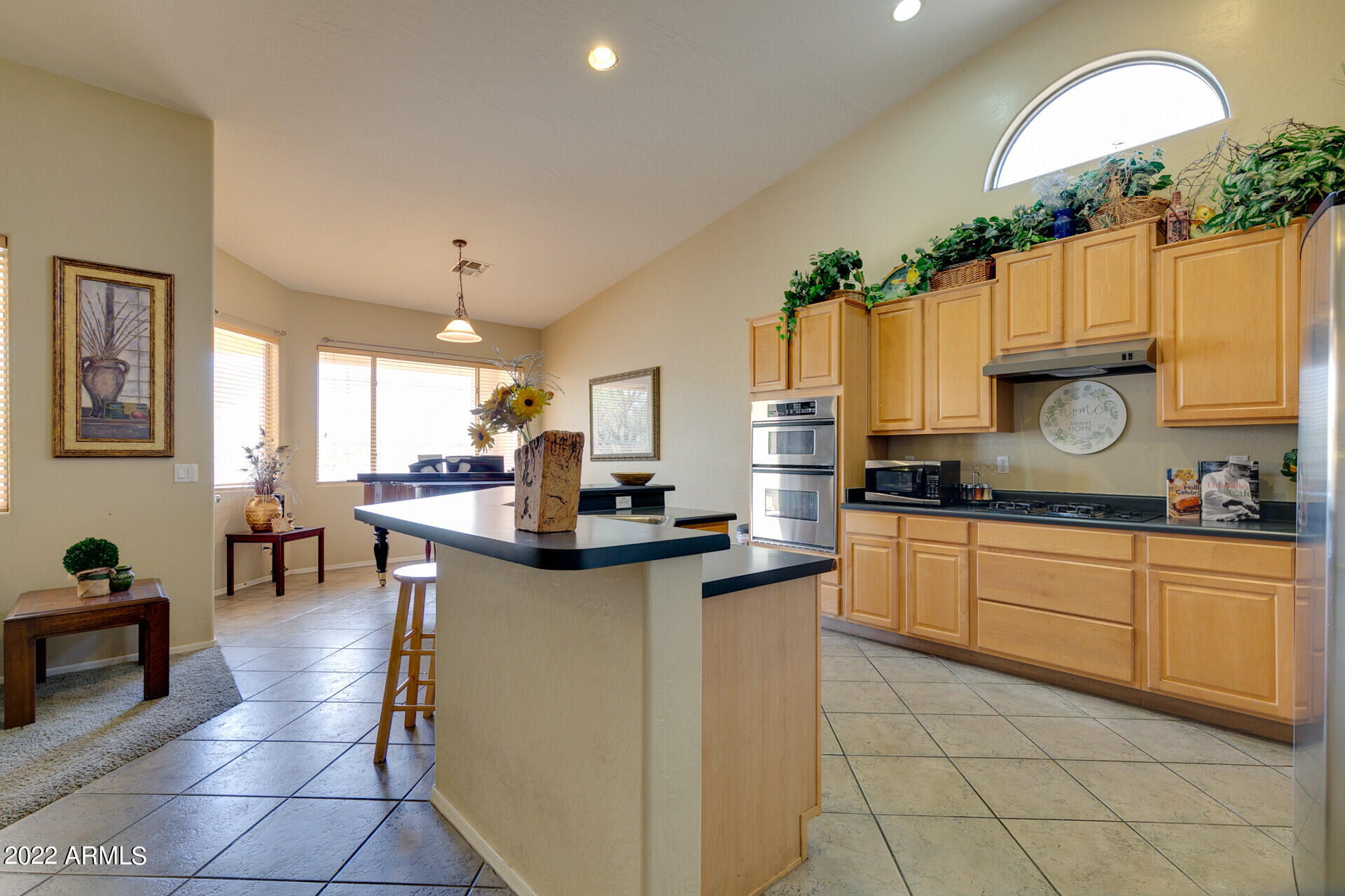 2403 N RAVEN Circle