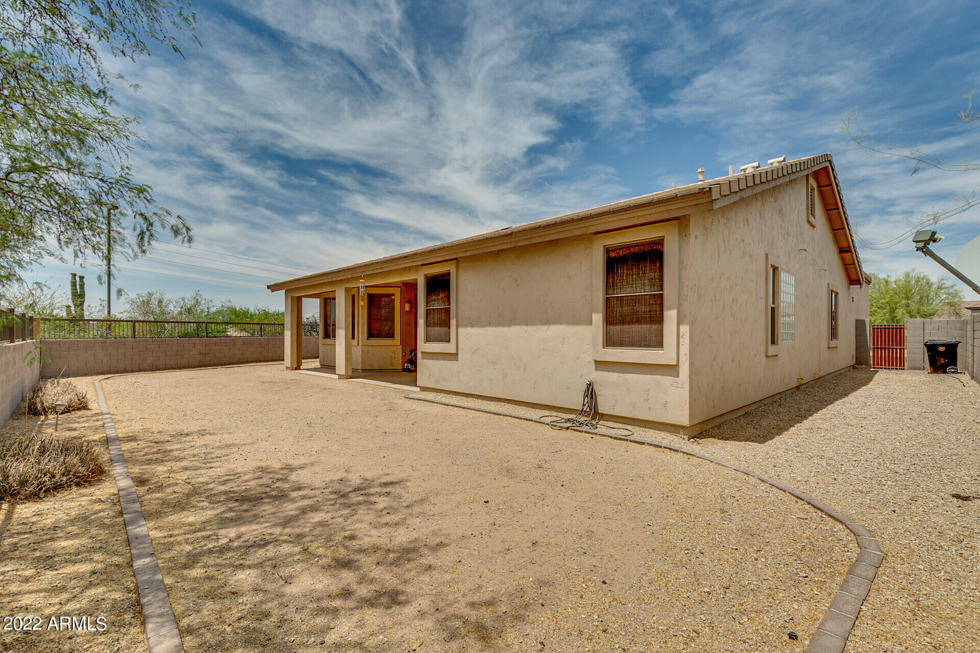 2403 N RAVEN Circle