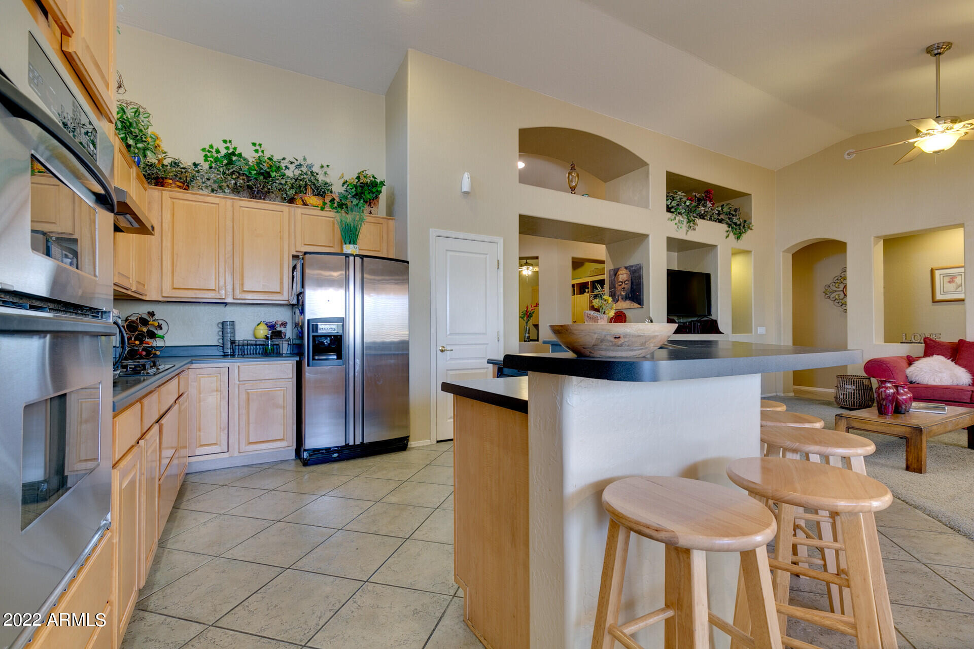 2403 N RAVEN Circle