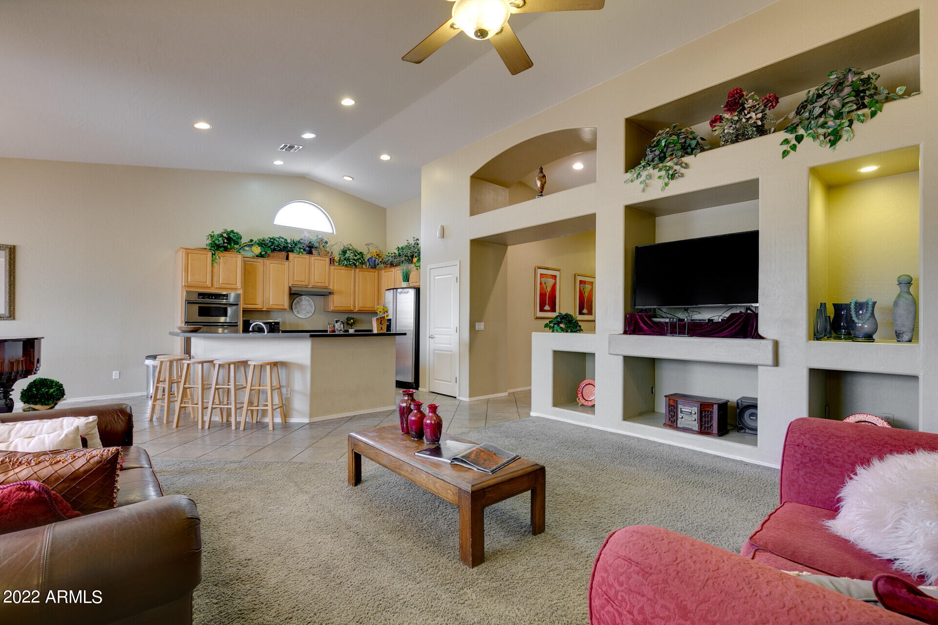 2403 N RAVEN Circle