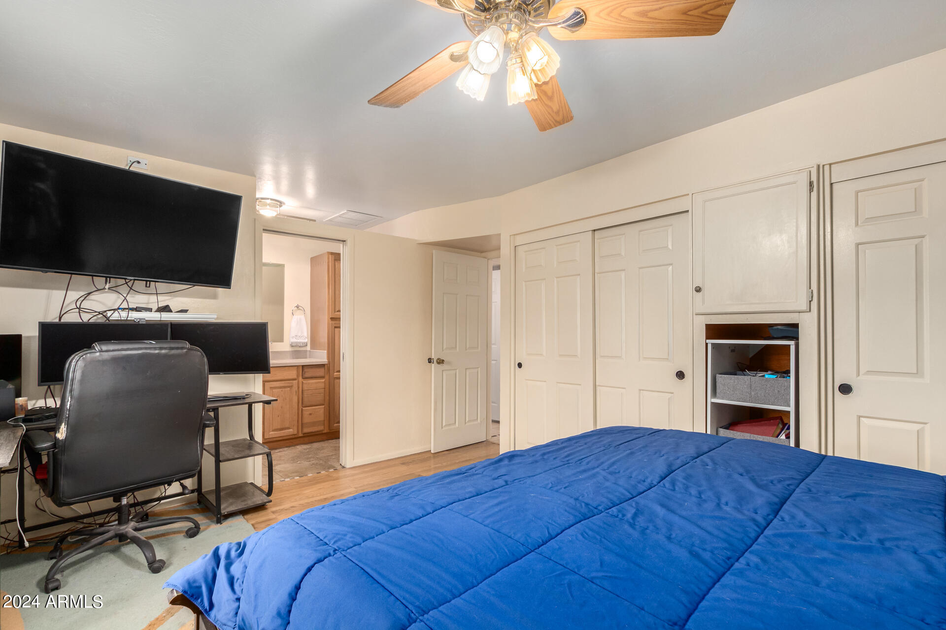 2116 W SILVERGATE Drive