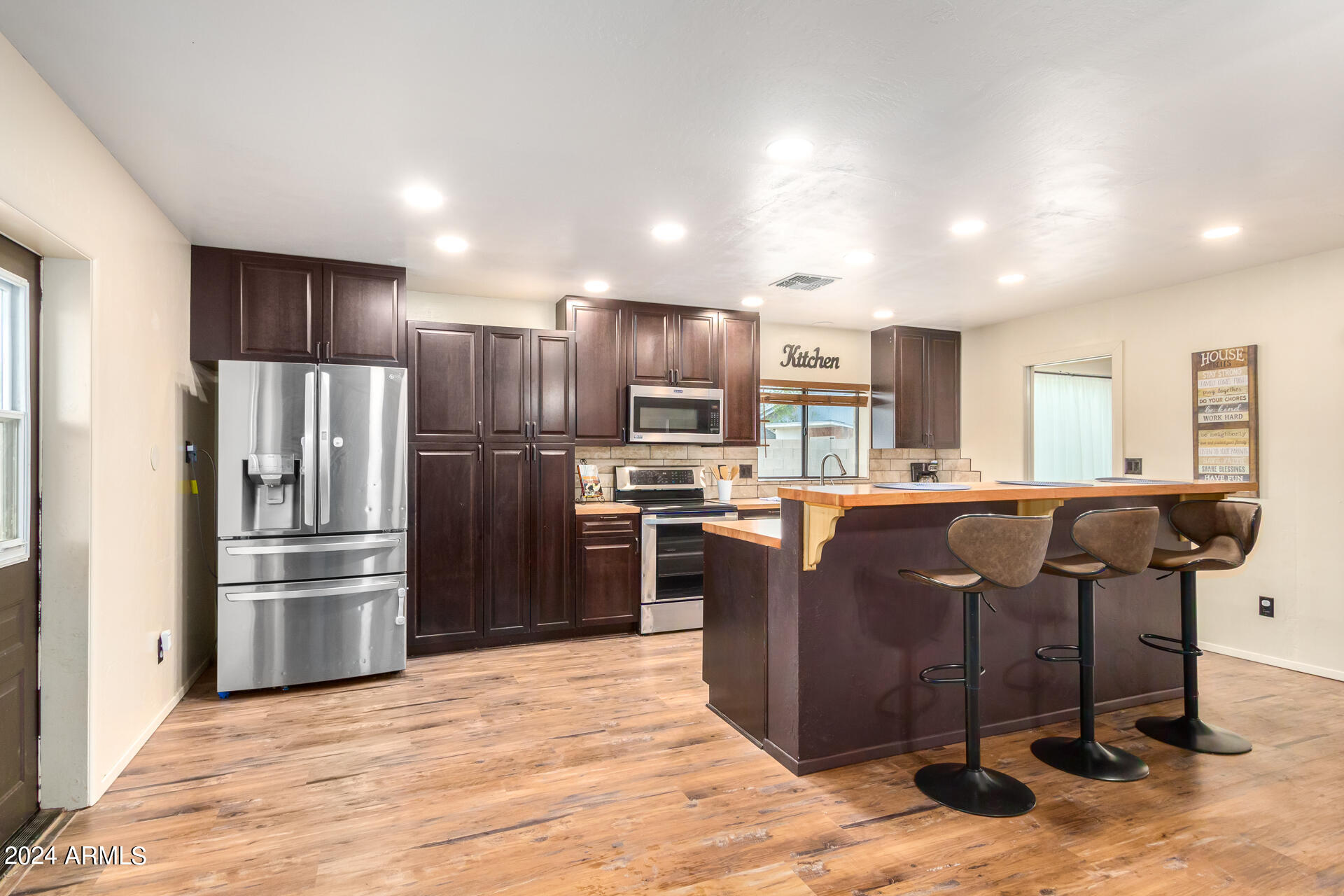 2116 W SILVERGATE Drive