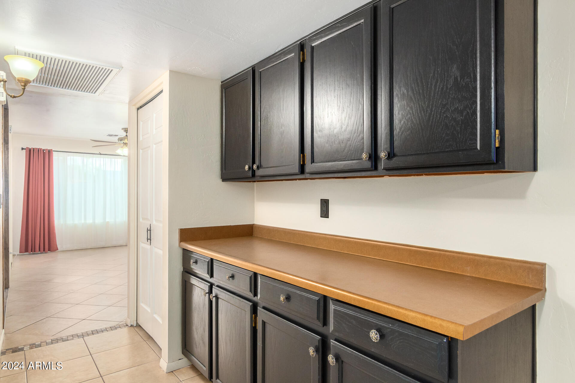 2116 W SILVERGATE Drive