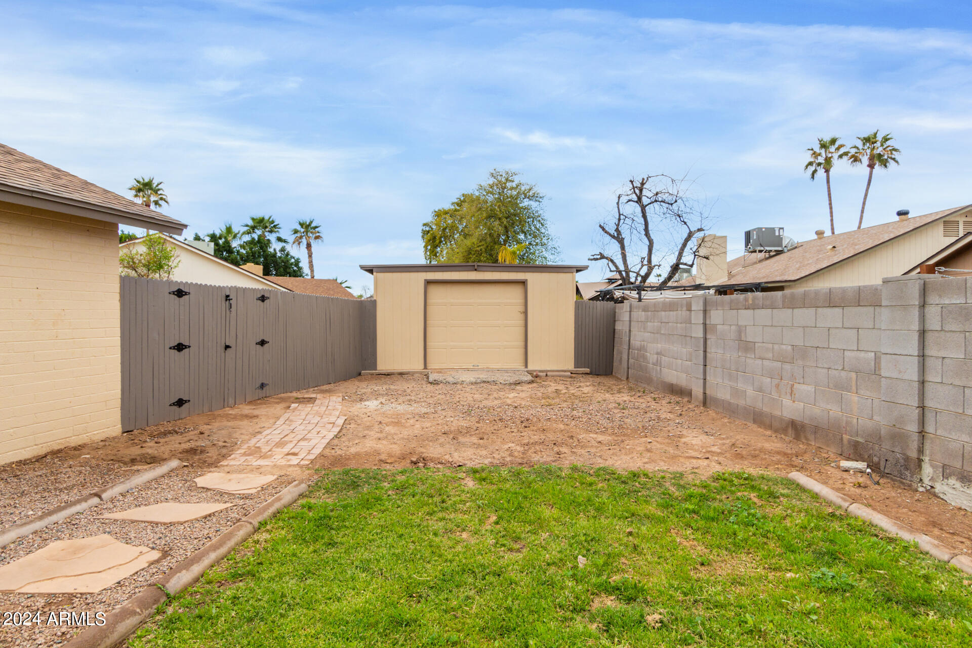 2116 W SILVERGATE Drive