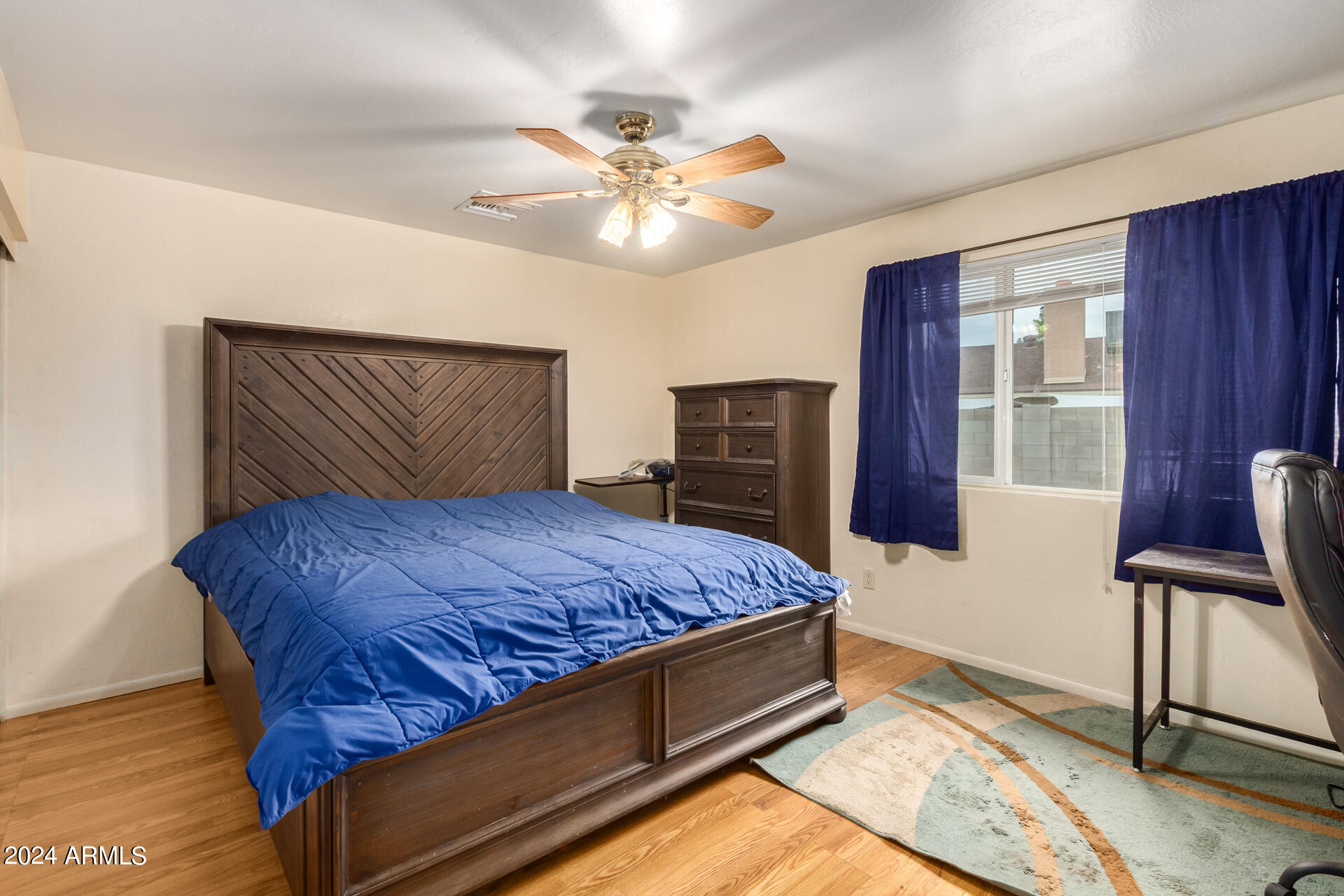 2116 W SILVERGATE Drive