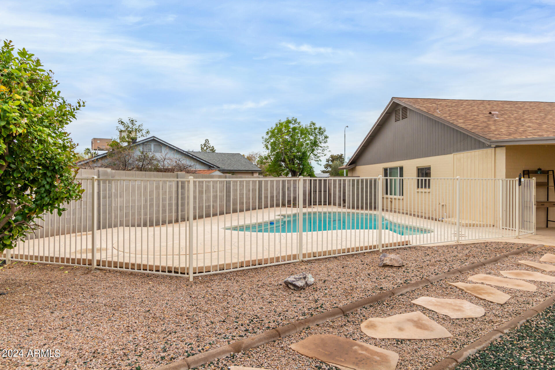 2116 W SILVERGATE Drive