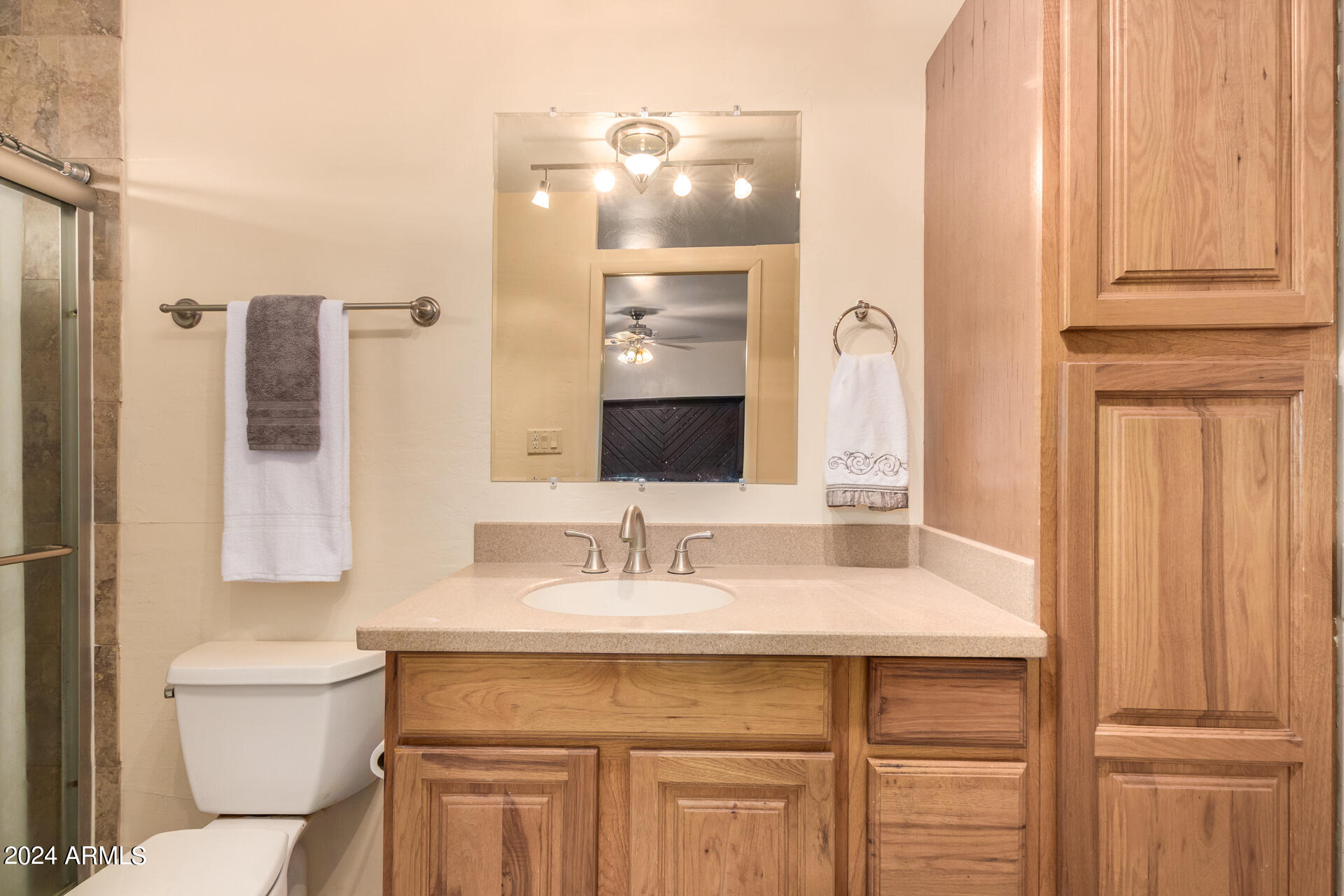 2116 W SILVERGATE Drive