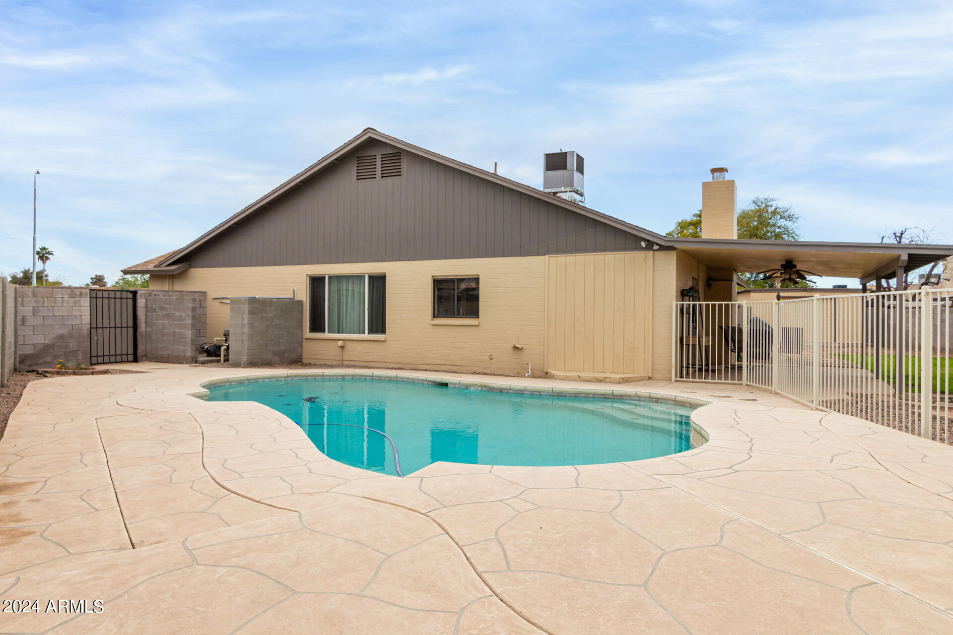 2116 W SILVERGATE Drive