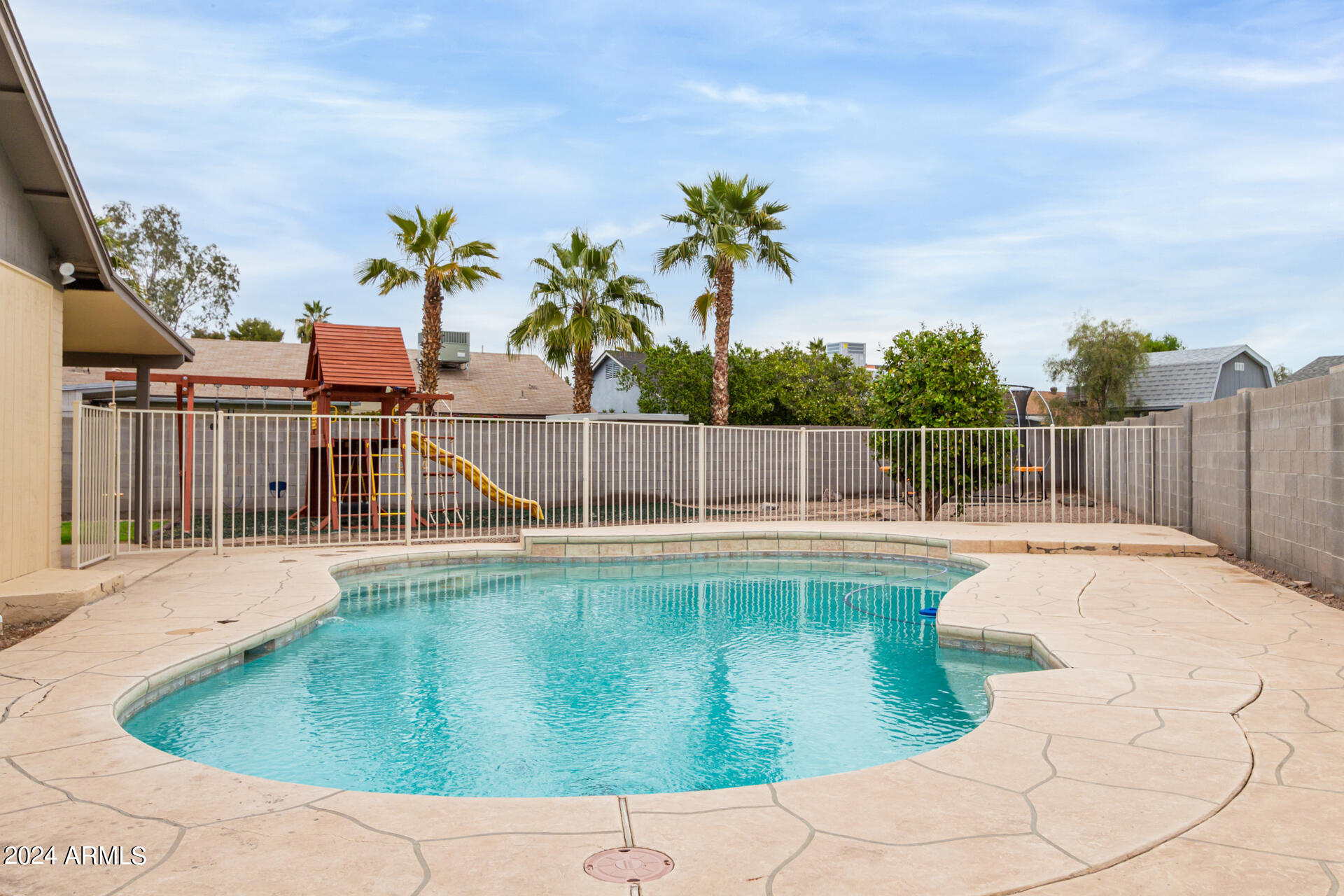 2116 W SILVERGATE Drive