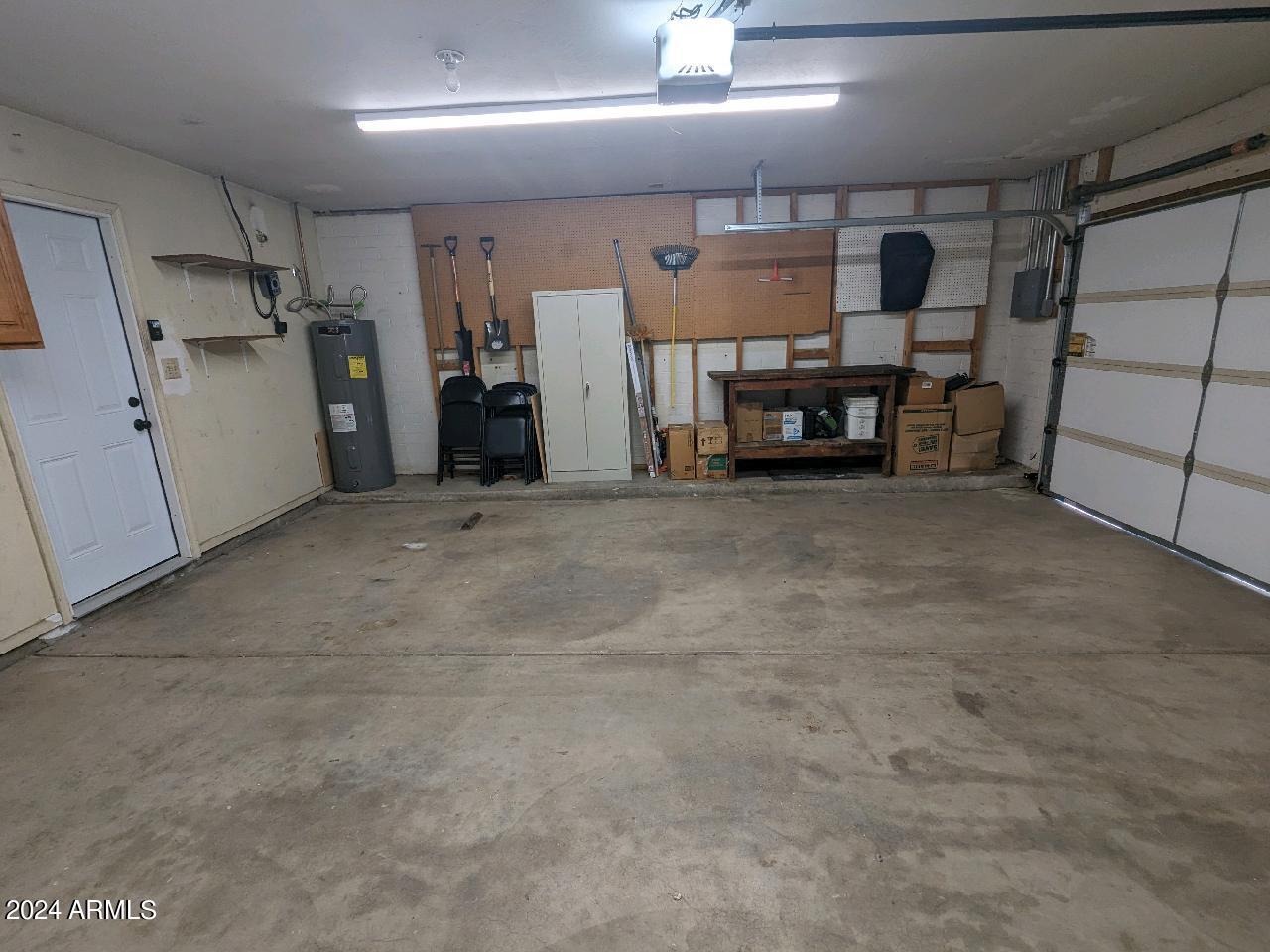 2116 W SILVERGATE Drive