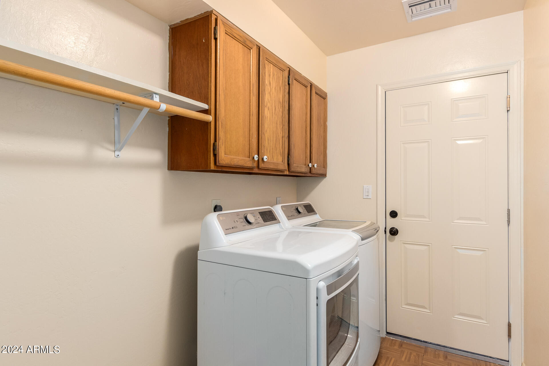 2116 W SILVERGATE Drive