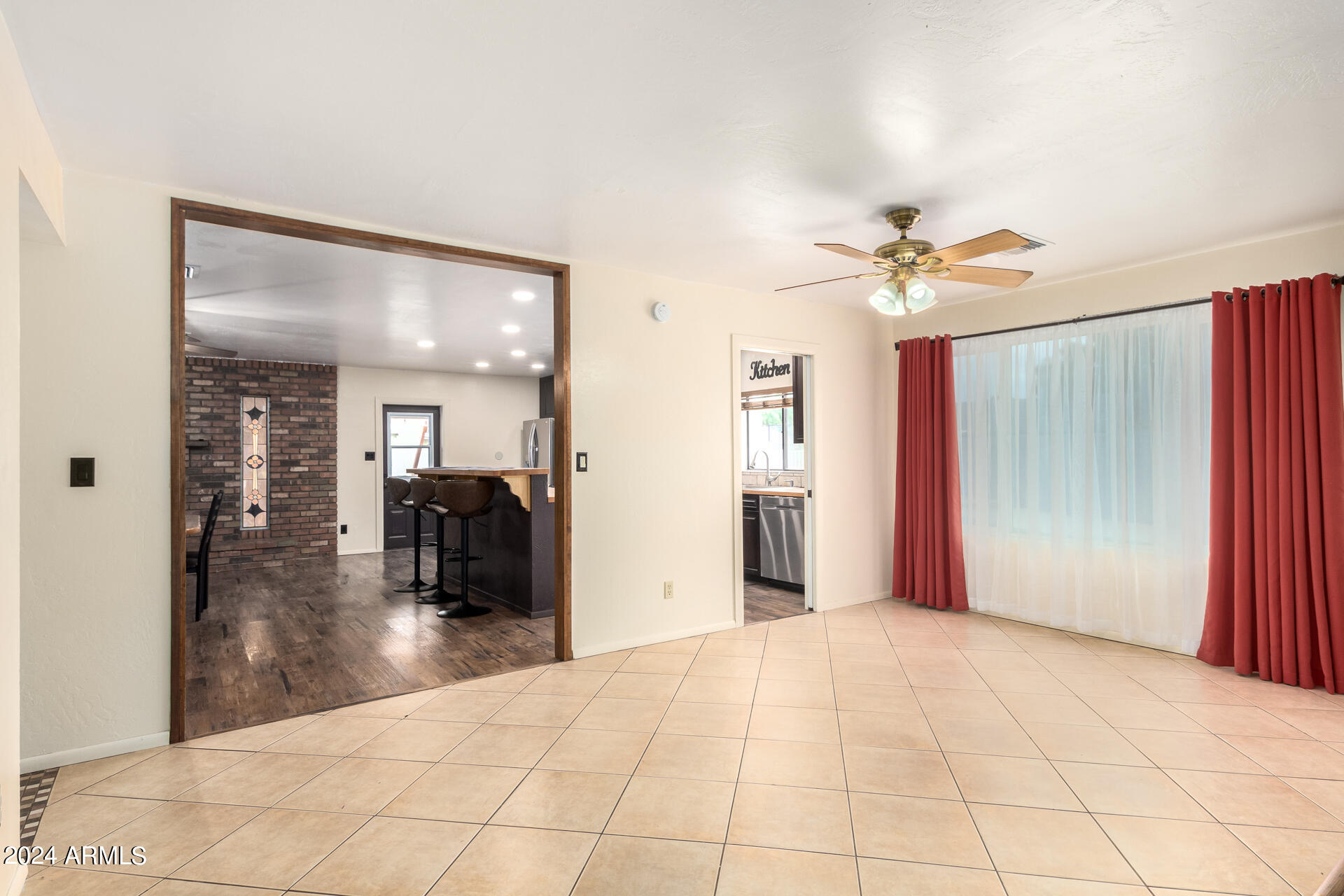 2116 W SILVERGATE Drive