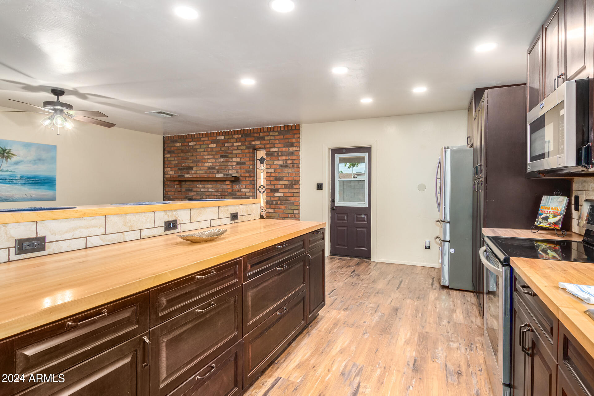 2116 W SILVERGATE Drive