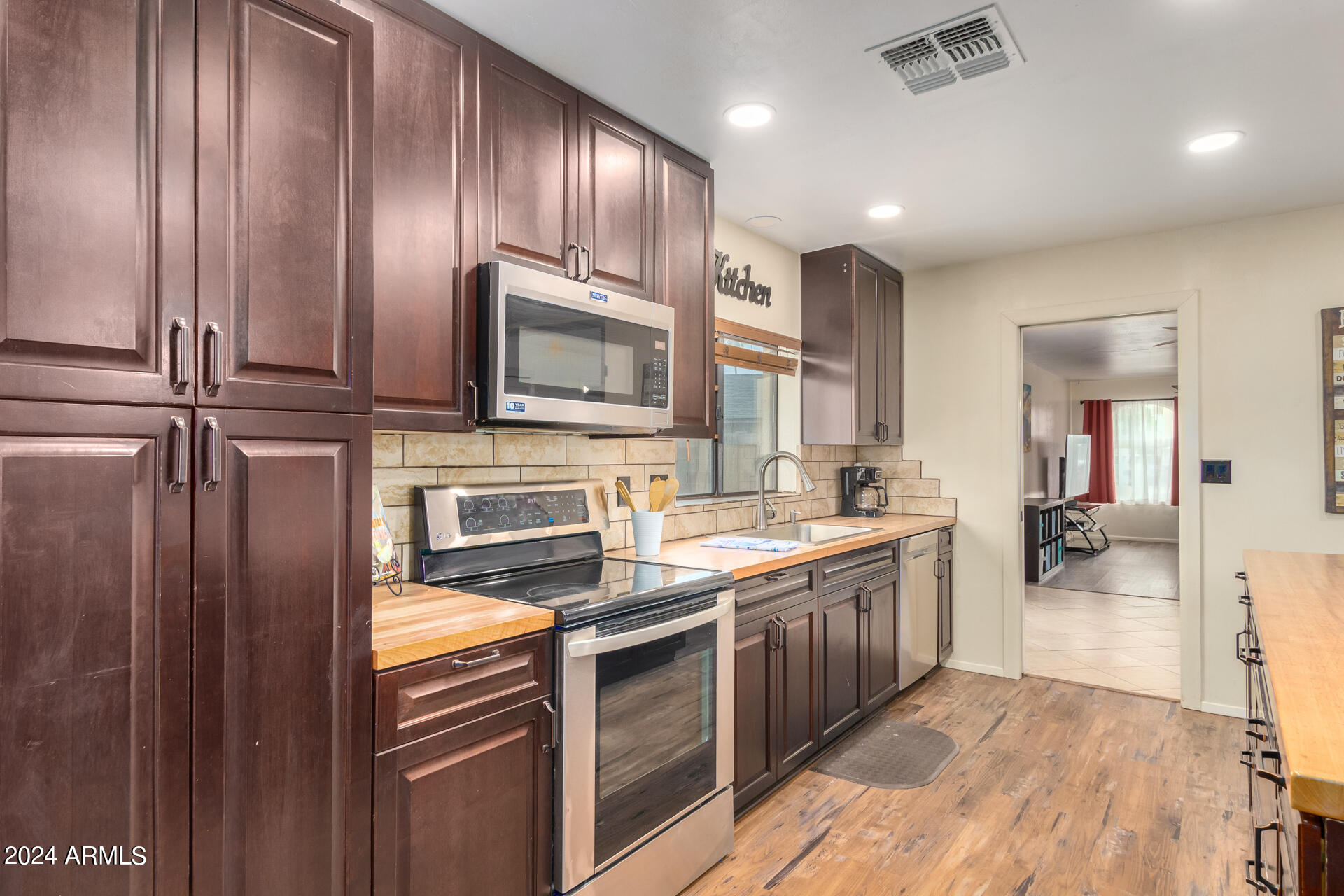 2116 W SILVERGATE Drive