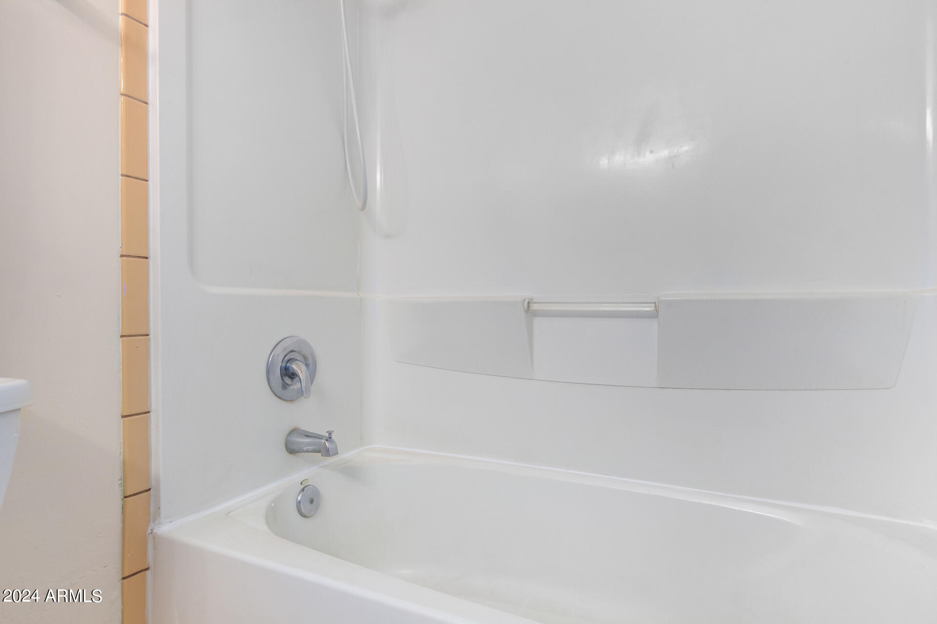 2116 W SILVERGATE Drive