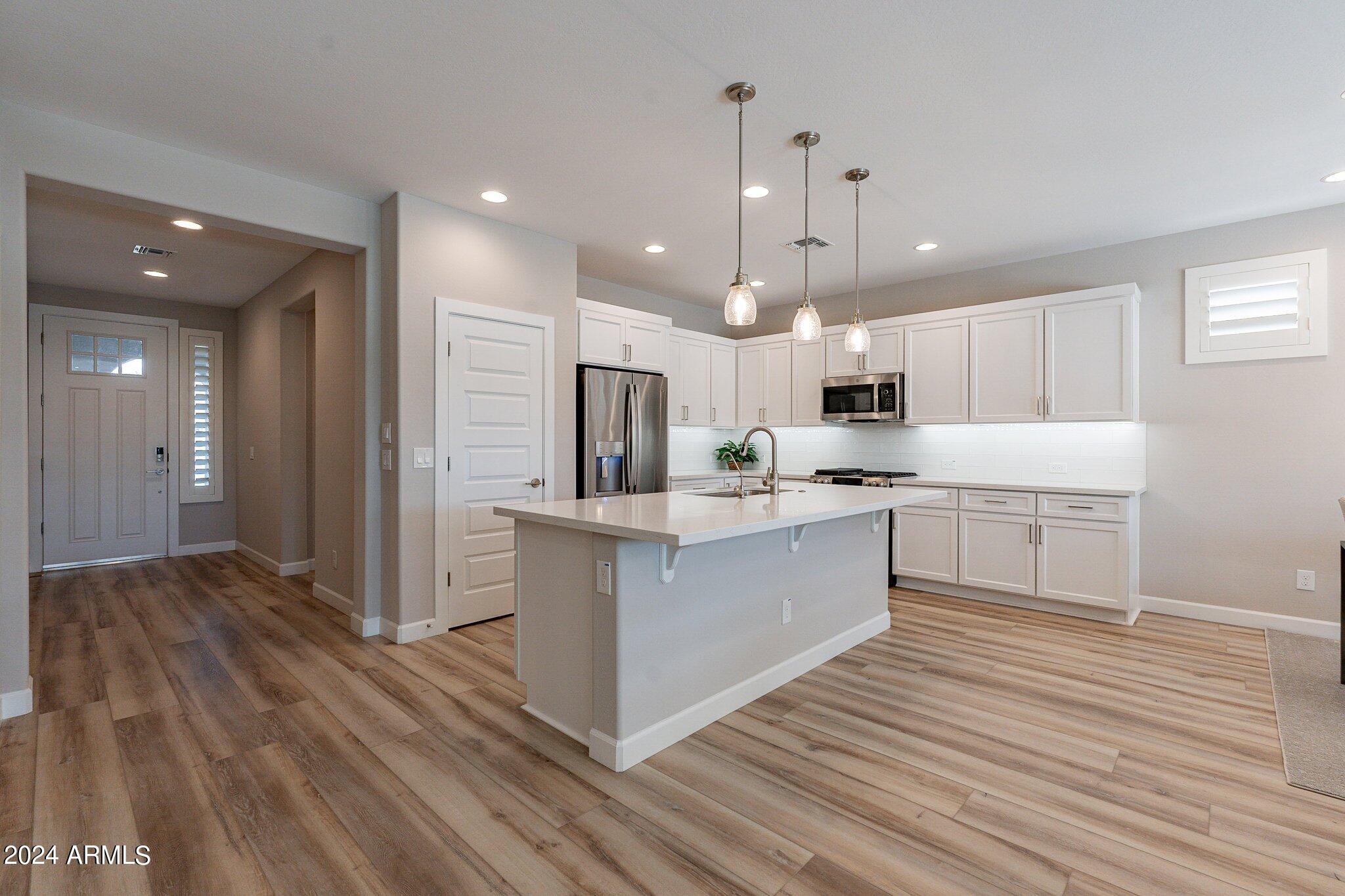 231 E VETERANS Way