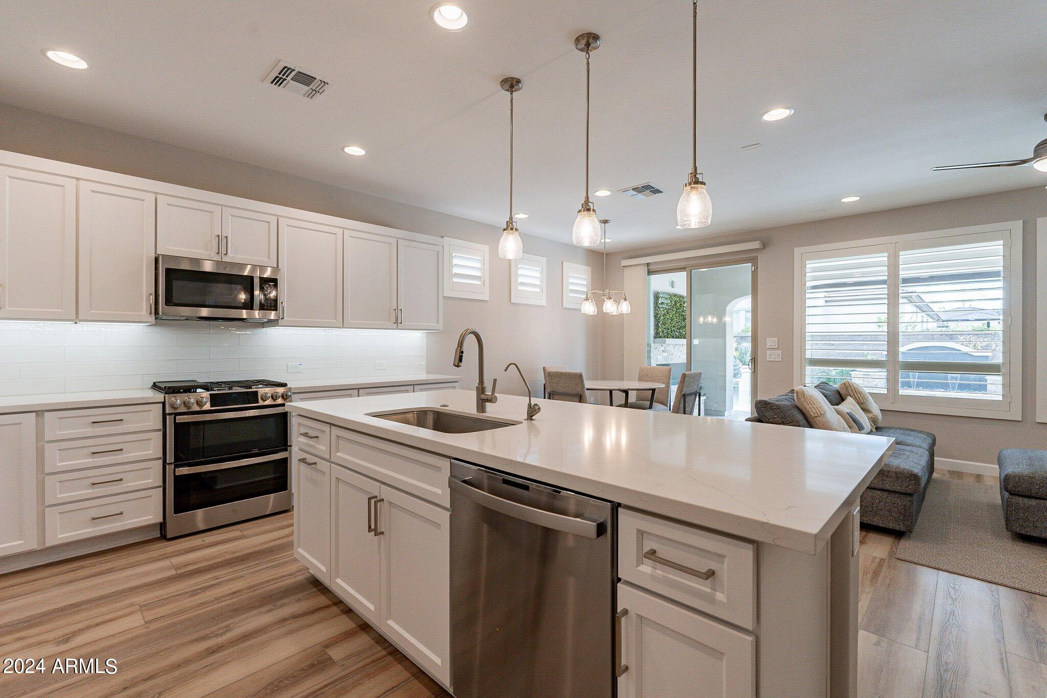 231 E VETERANS Way
