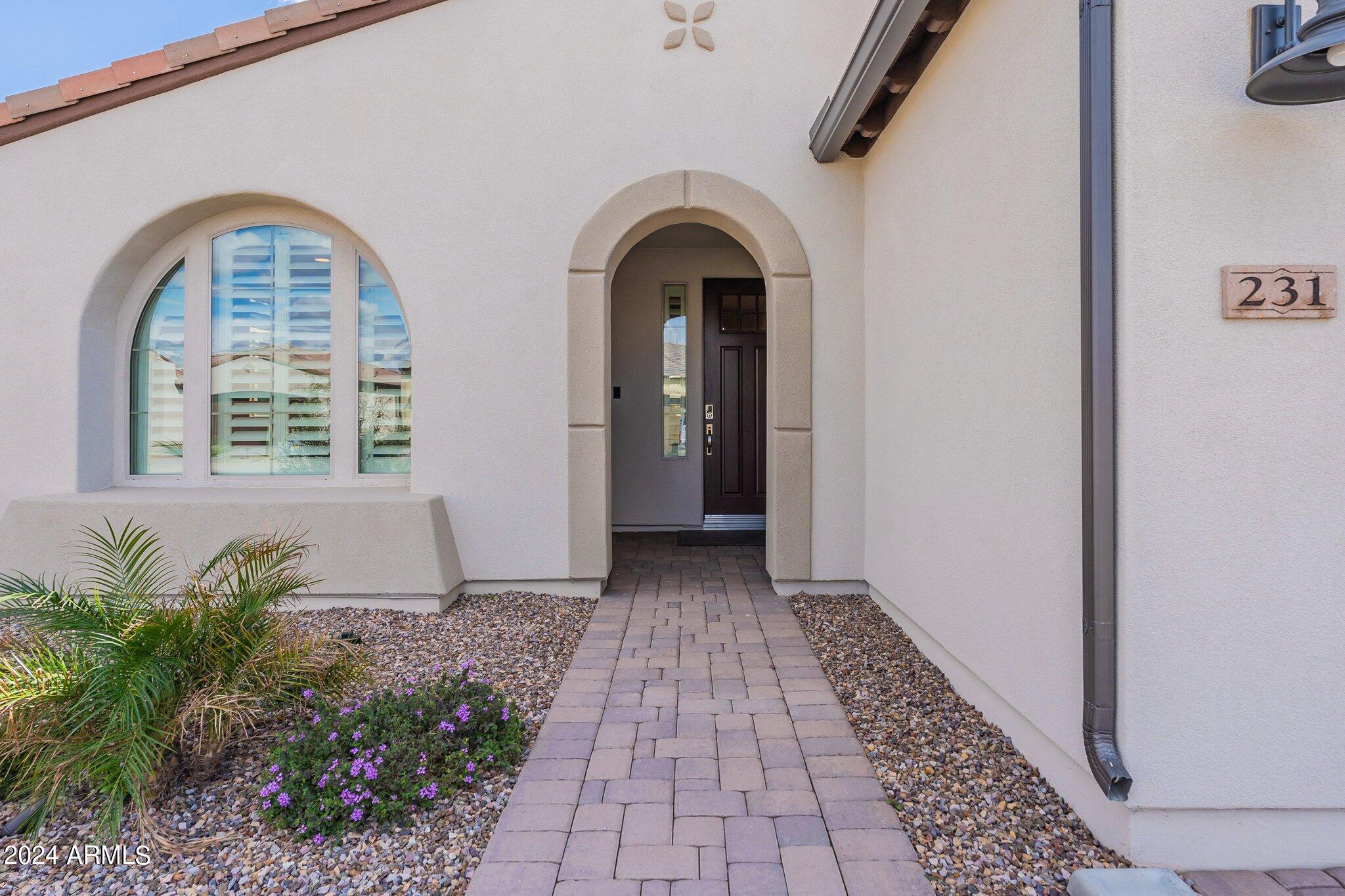 231 E VETERANS Way
