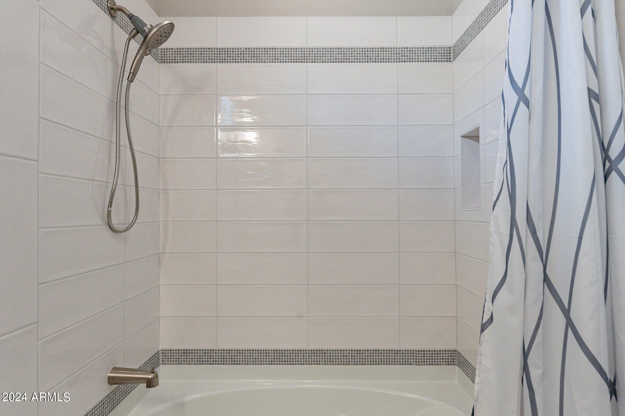 231 E VETERANS Way