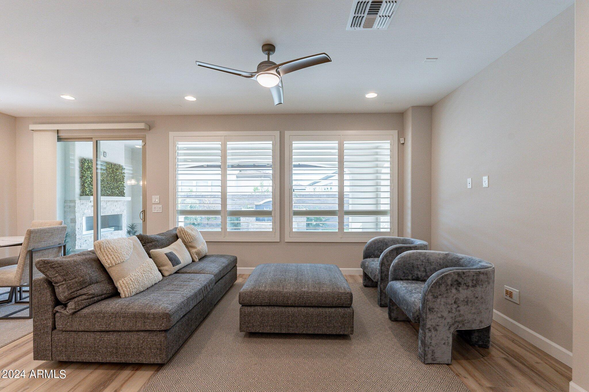 231 E VETERANS Way