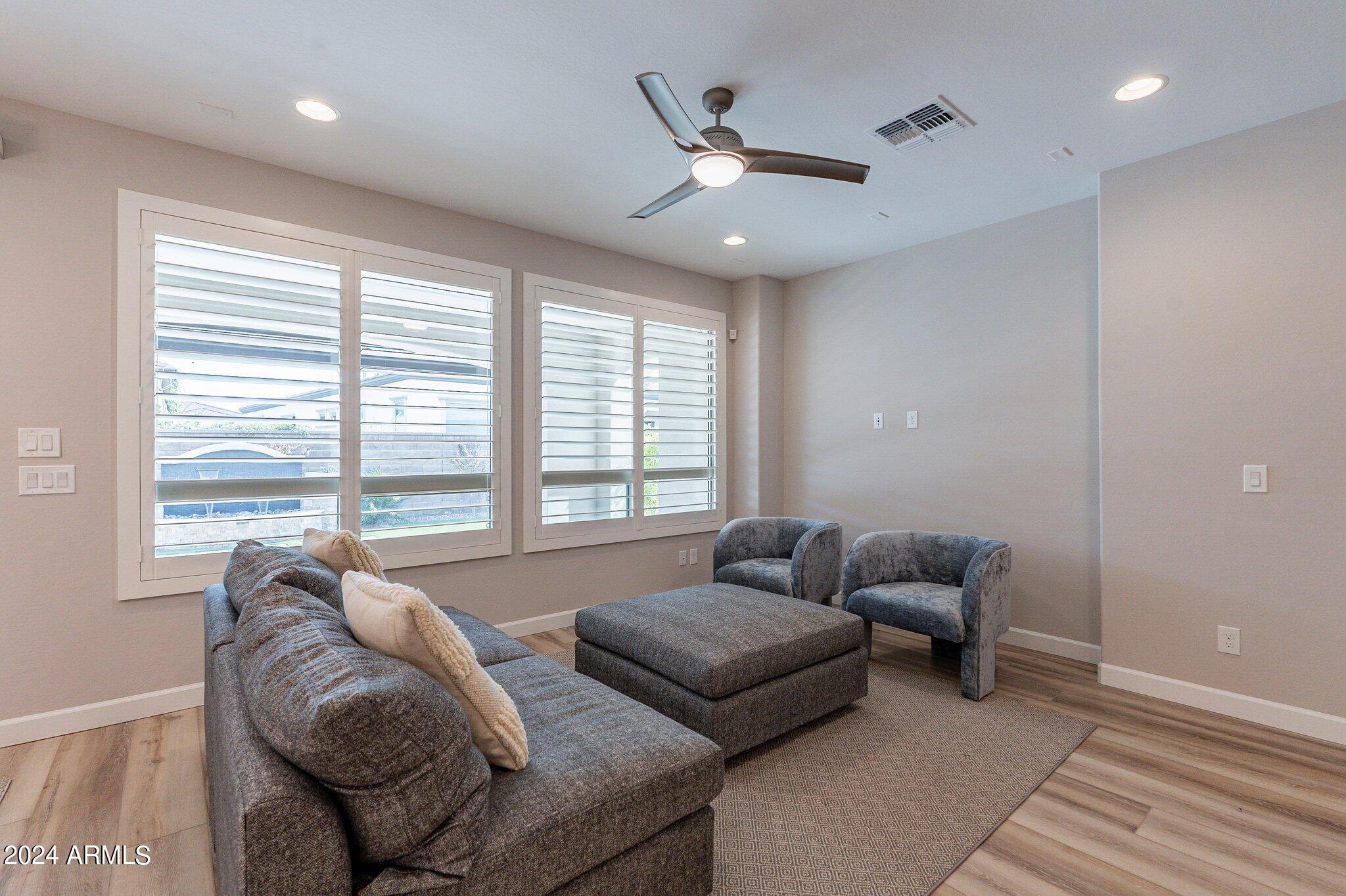 231 E VETERANS Way