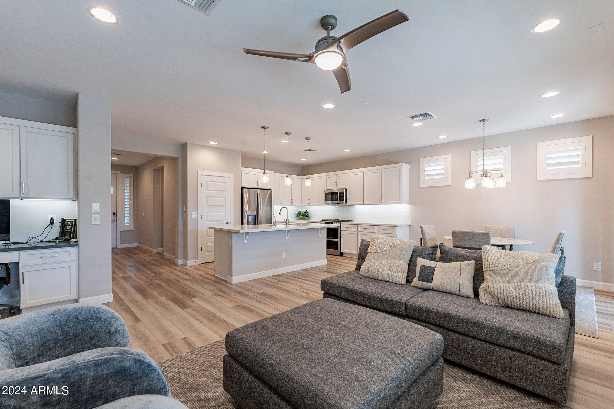 231 E VETERANS Way