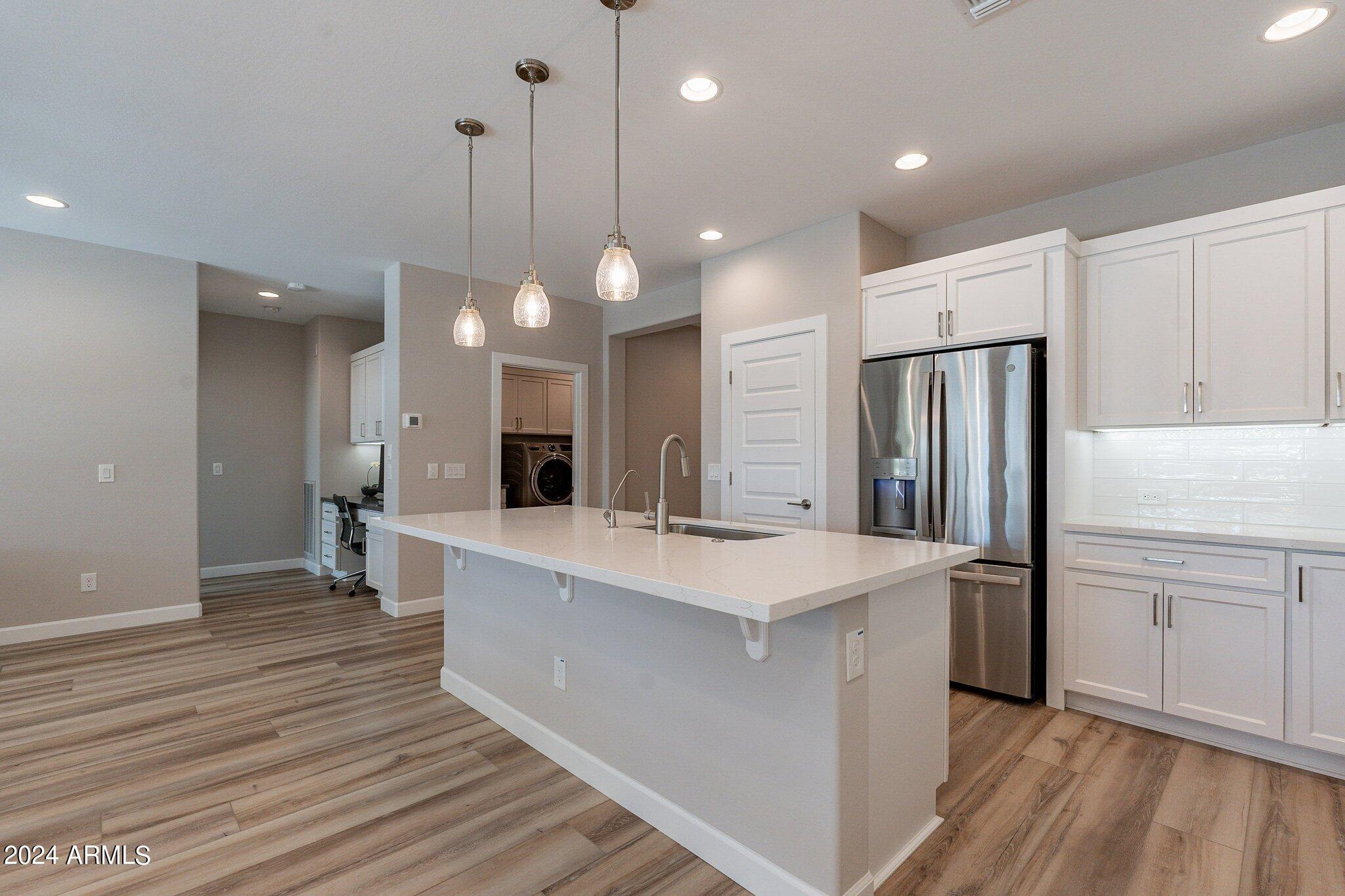 231 E VETERANS Way