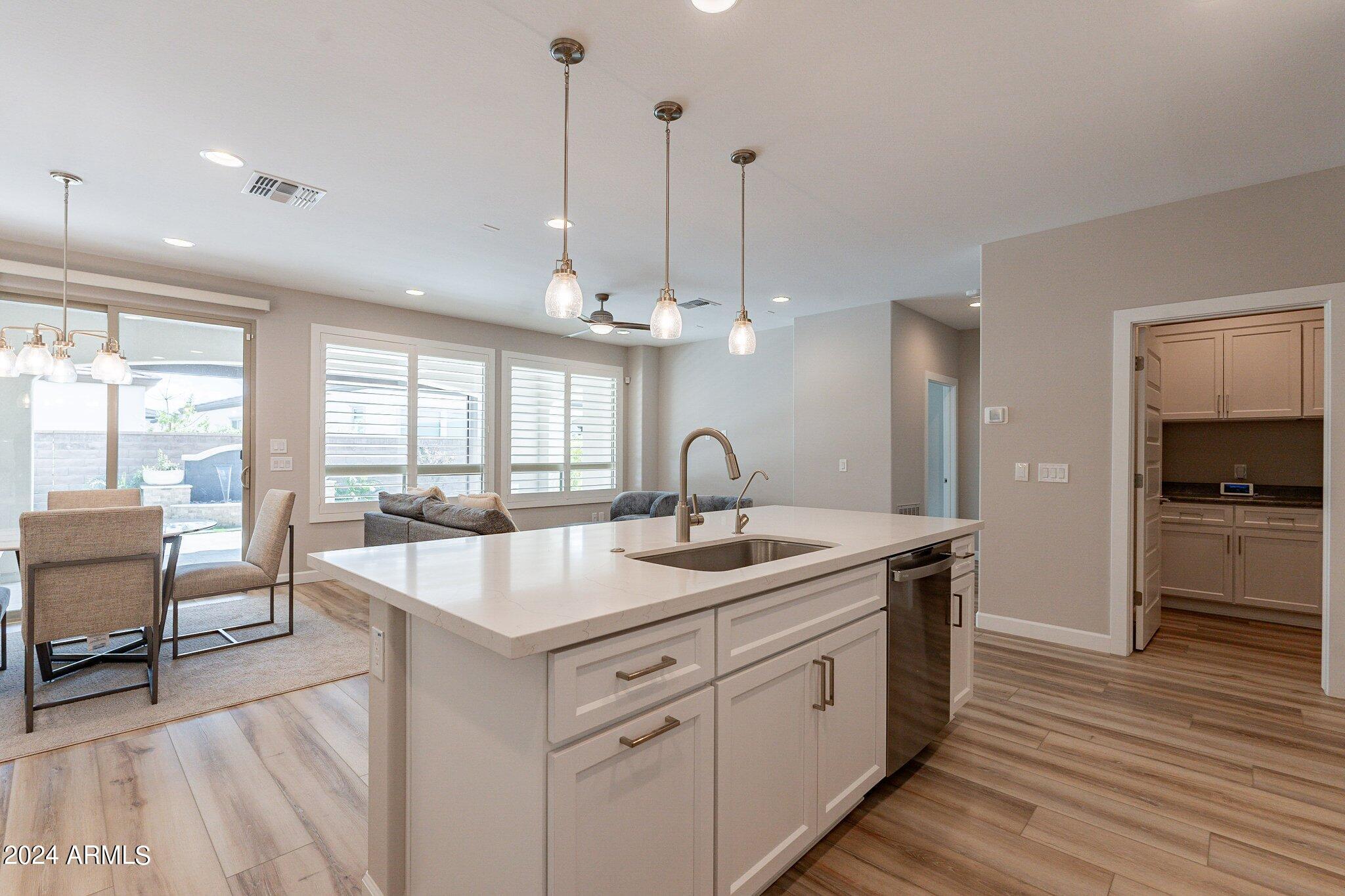 231 E VETERANS Way